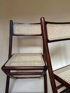 Chaises pliantes en bois et cannage