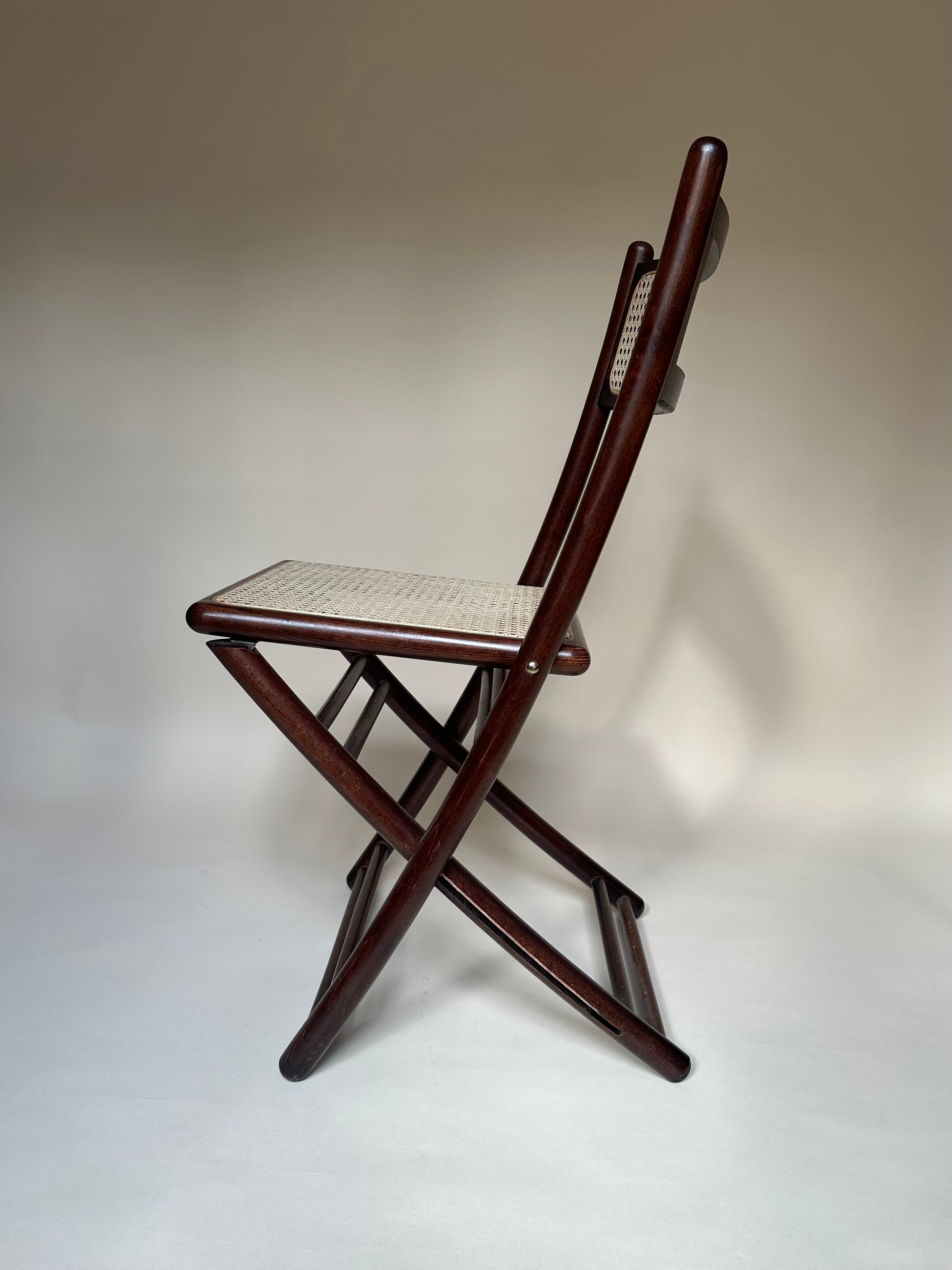 Chaises pliantes en bois et cannage