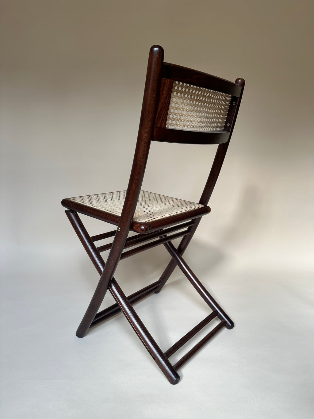 Chaises pliantes en bois et cannage