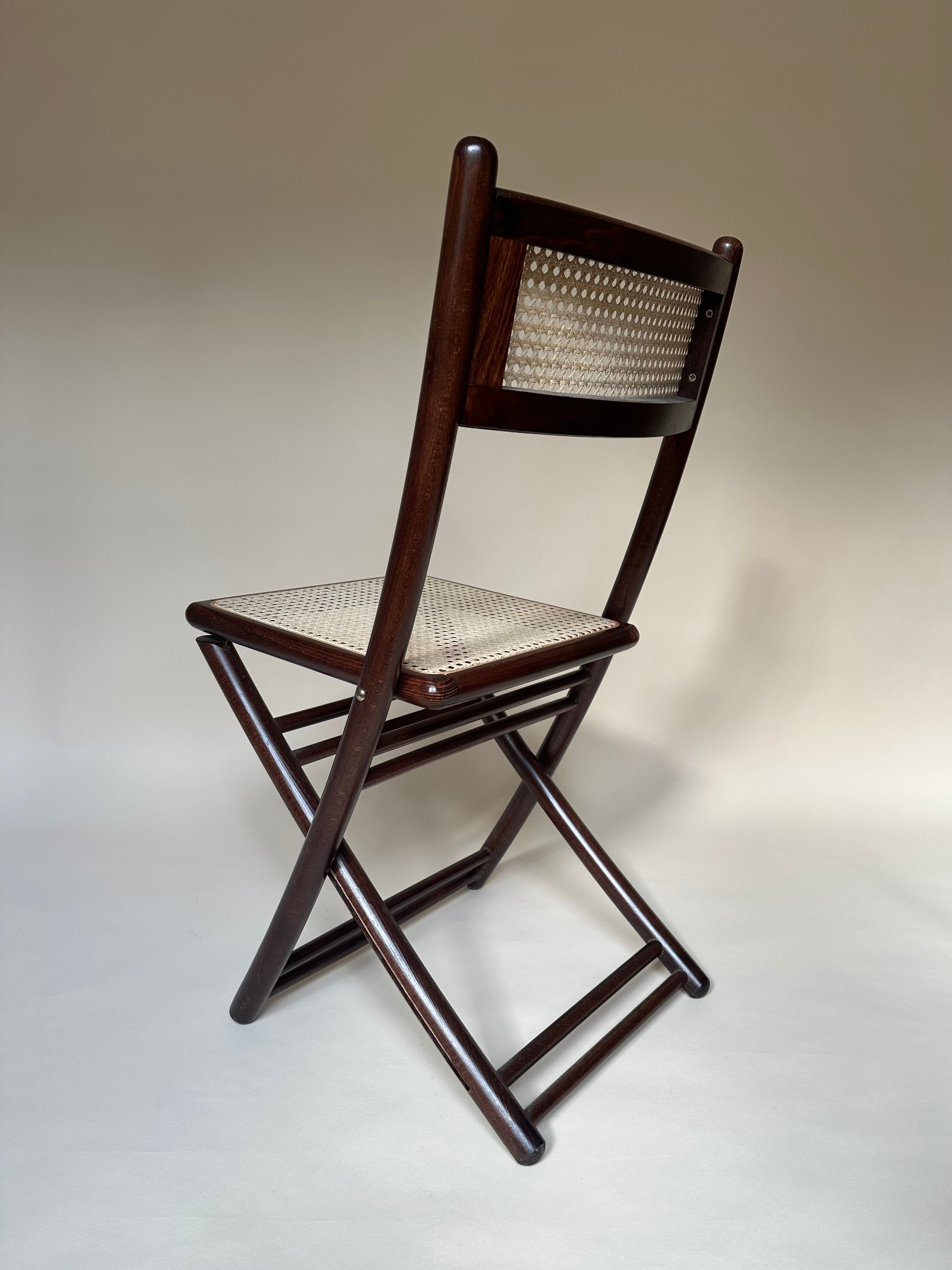 Chaises pliantes en bois et cannage