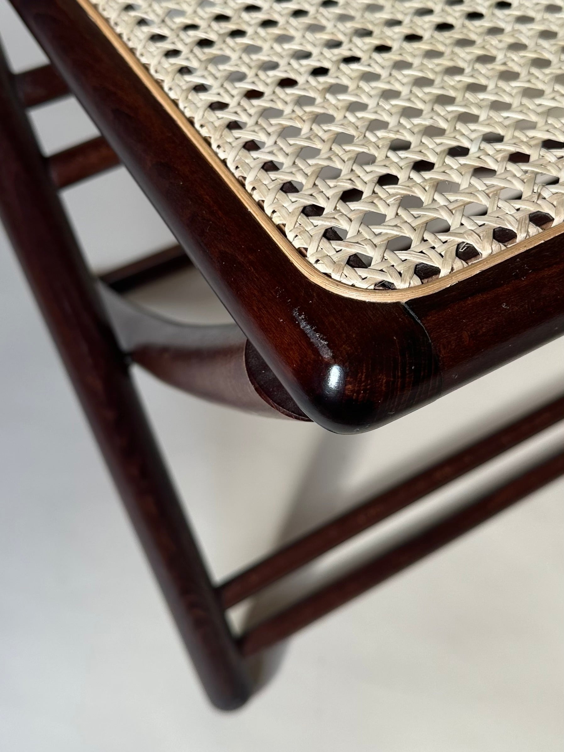 Chaises pliantes en bois et cannage