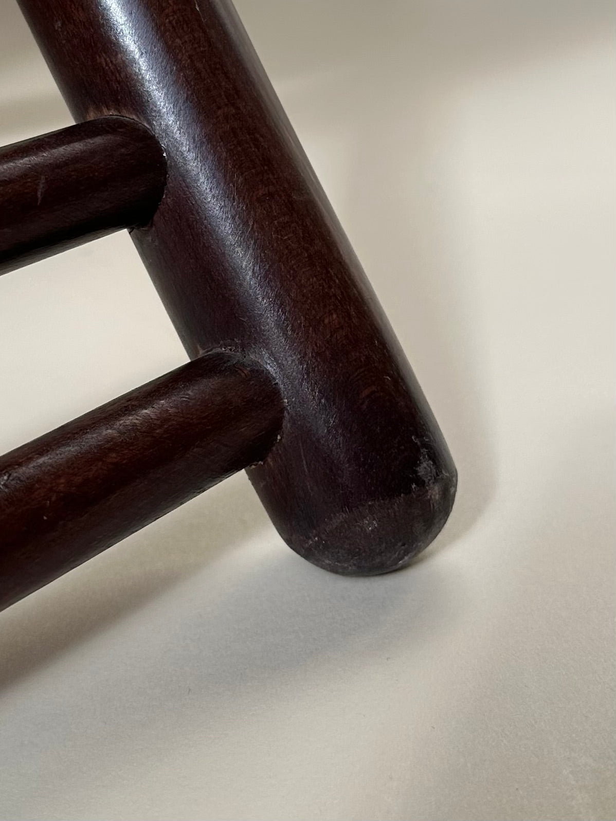 Chaises pliantes en bois et cannage