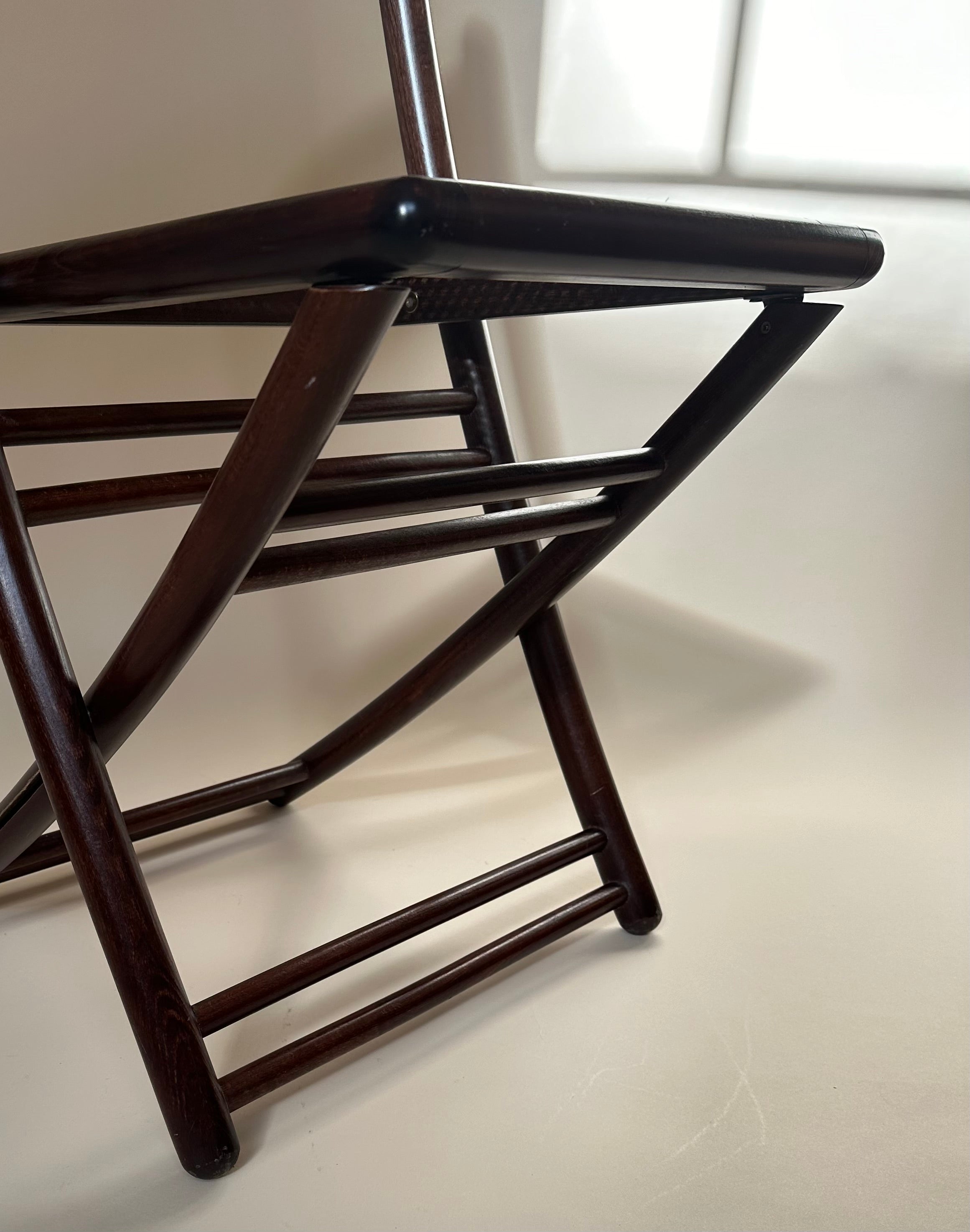 Chaises pliantes en bois et cannage