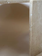 Table basse oeil en travertin