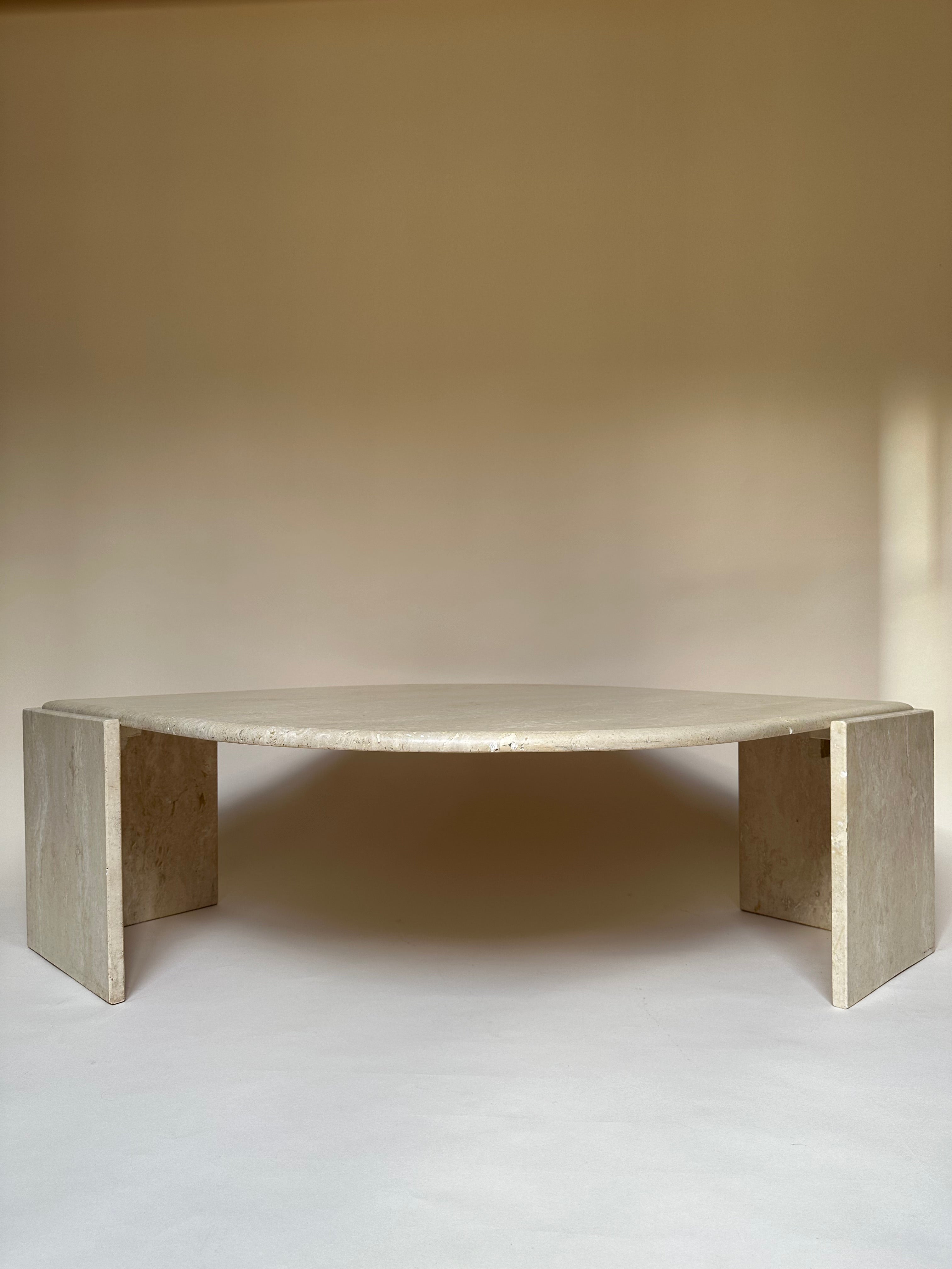 Table basse oeil en travertin