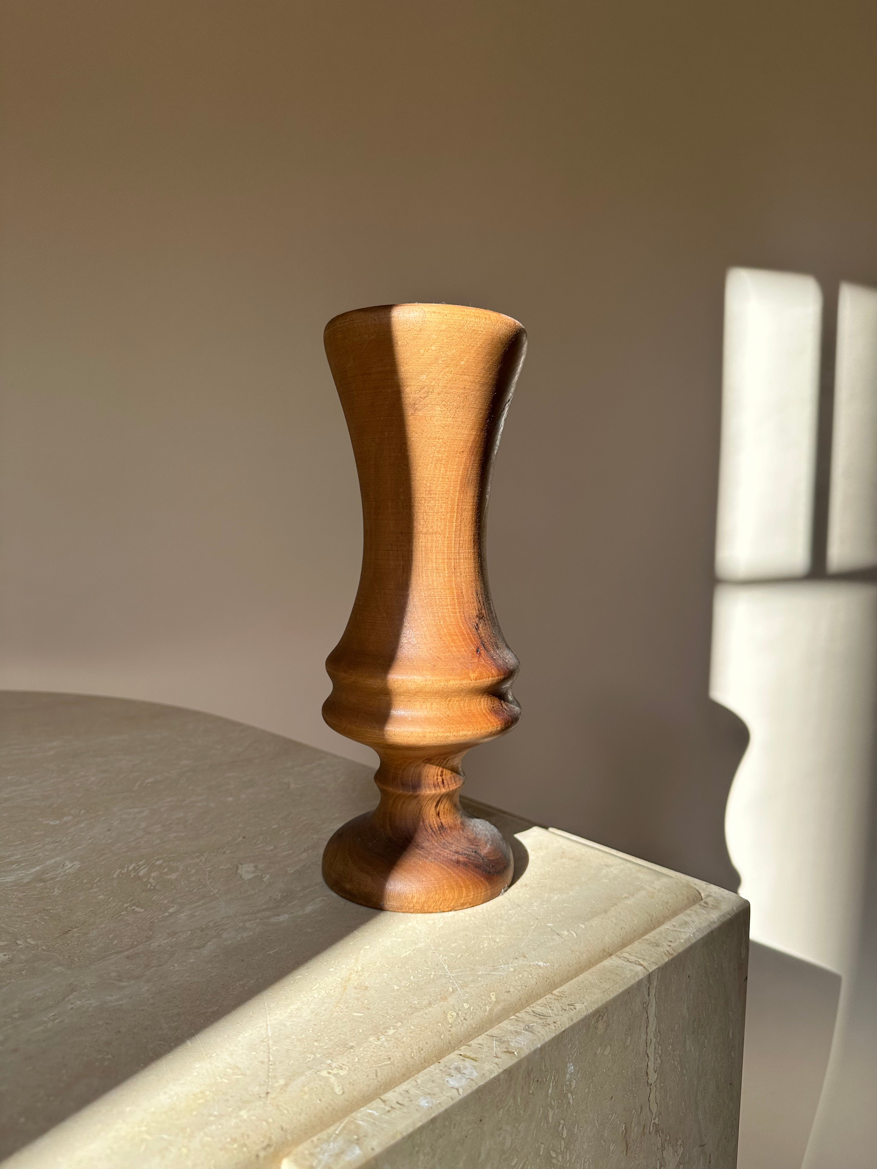 Vase en bois tourné