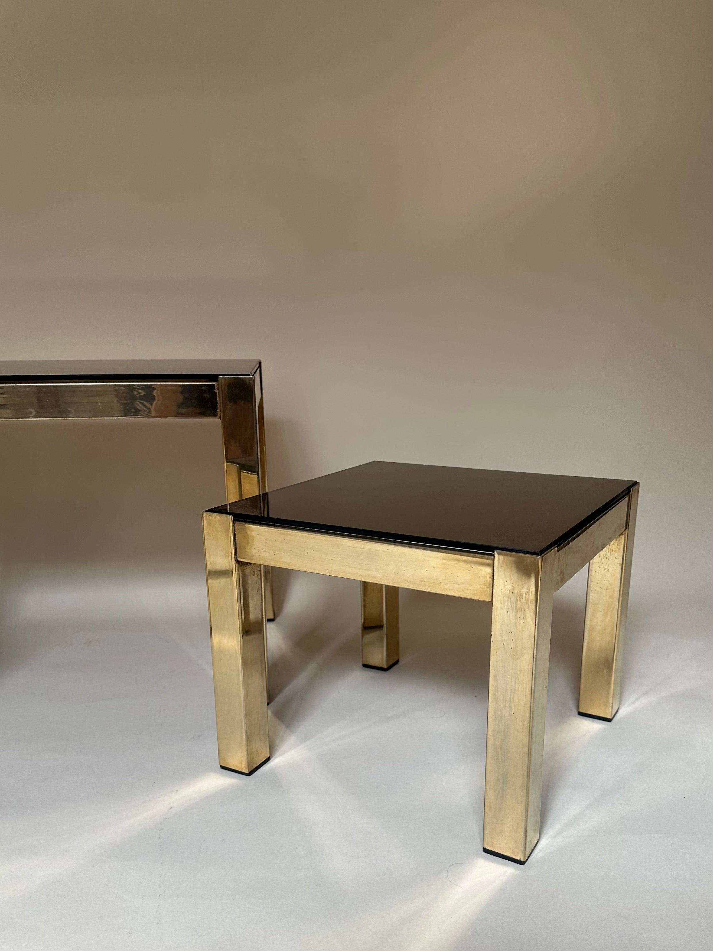 Tables gigognes en laiton et miroir fumé
