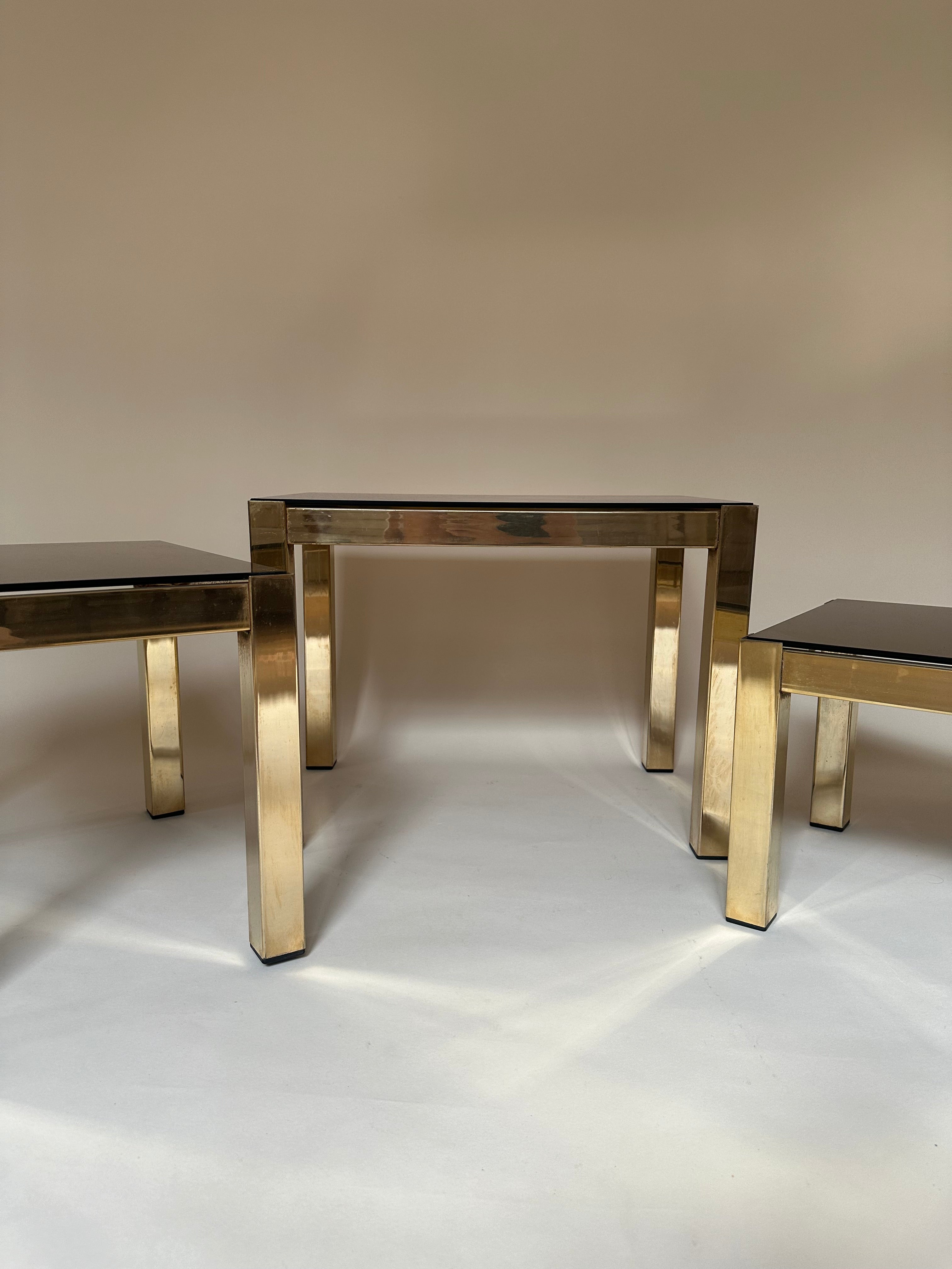 Tables gigognes en laiton et miroir fumé