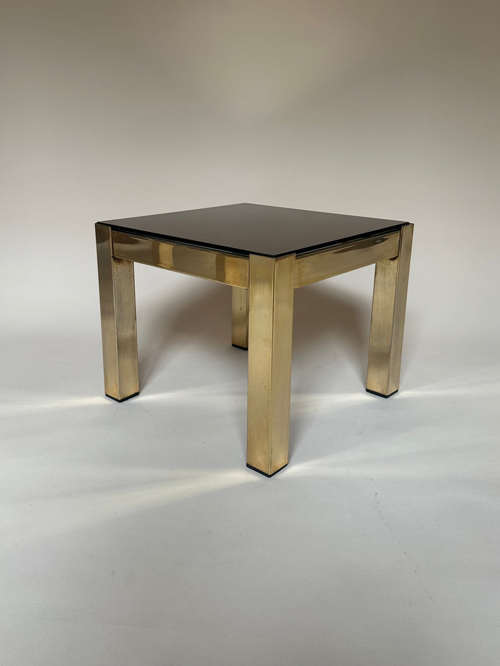 Tables gigognes en laiton et miroir fumé