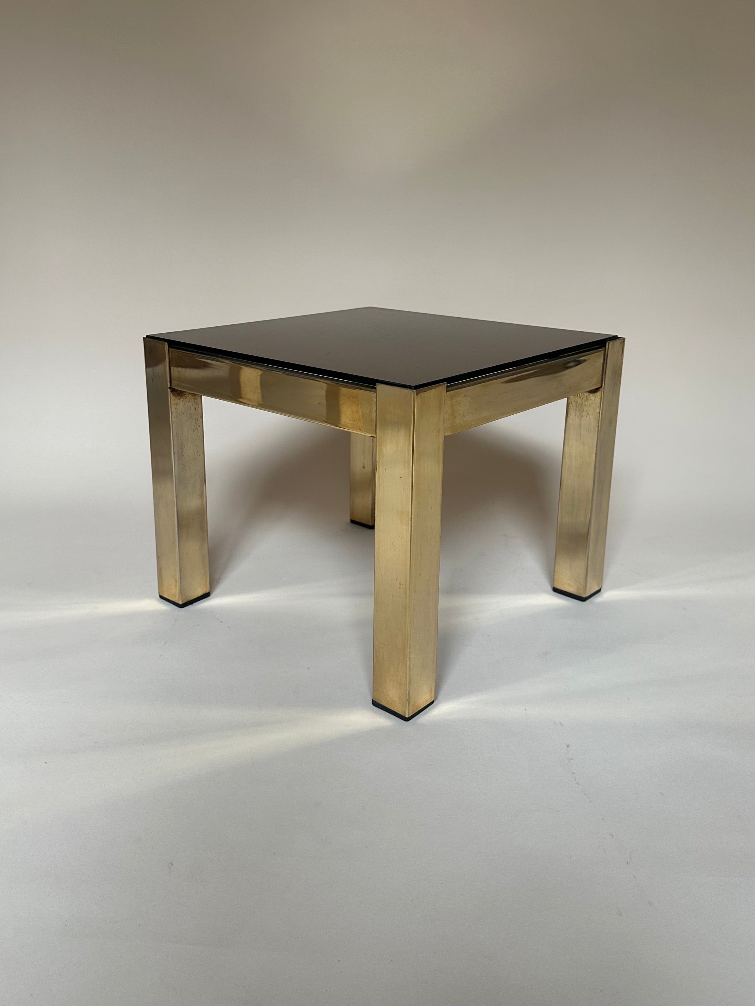 Tables gigognes en laiton et miroir fumé