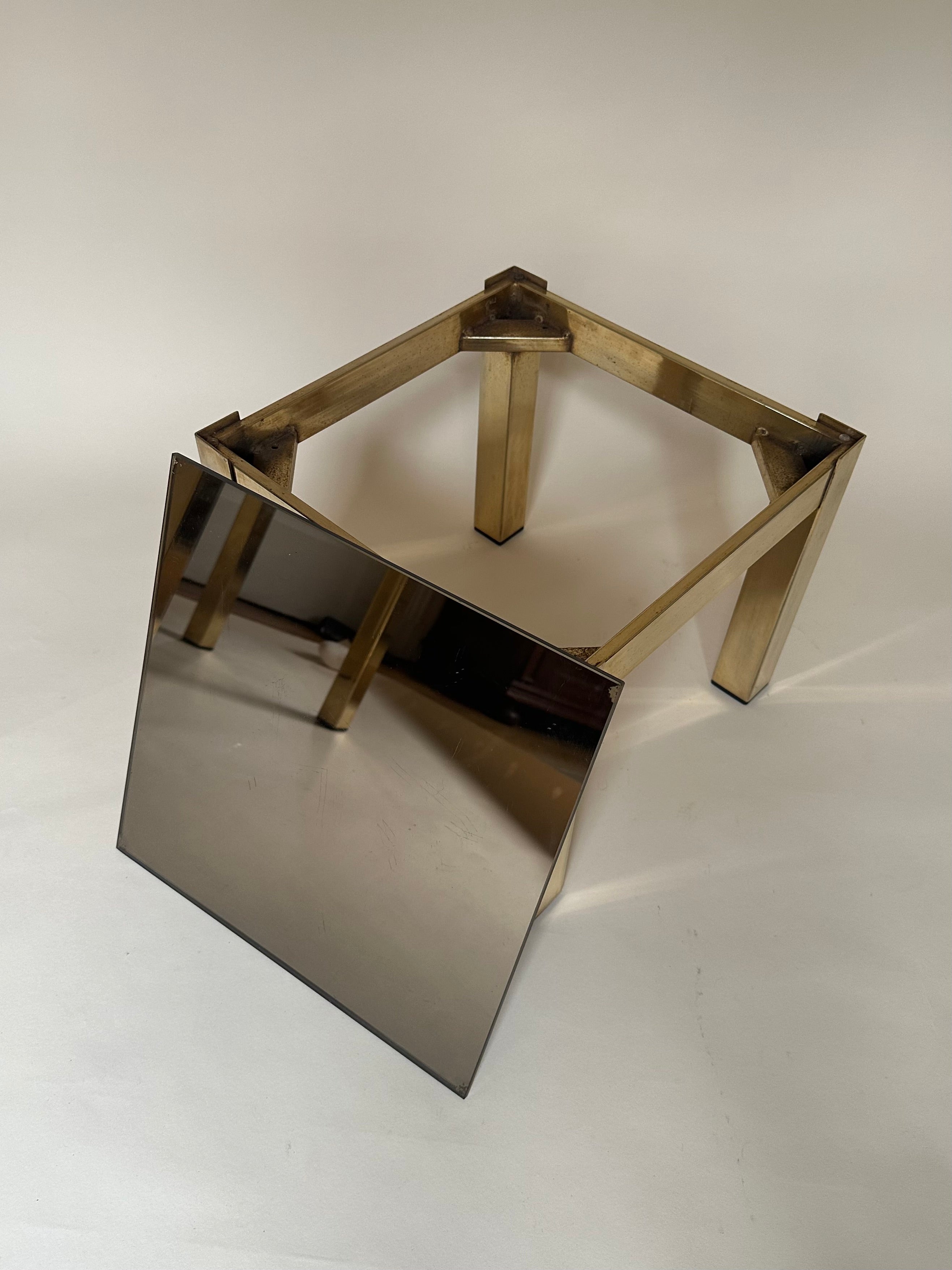 Tables gigognes en laiton et miroir fumé