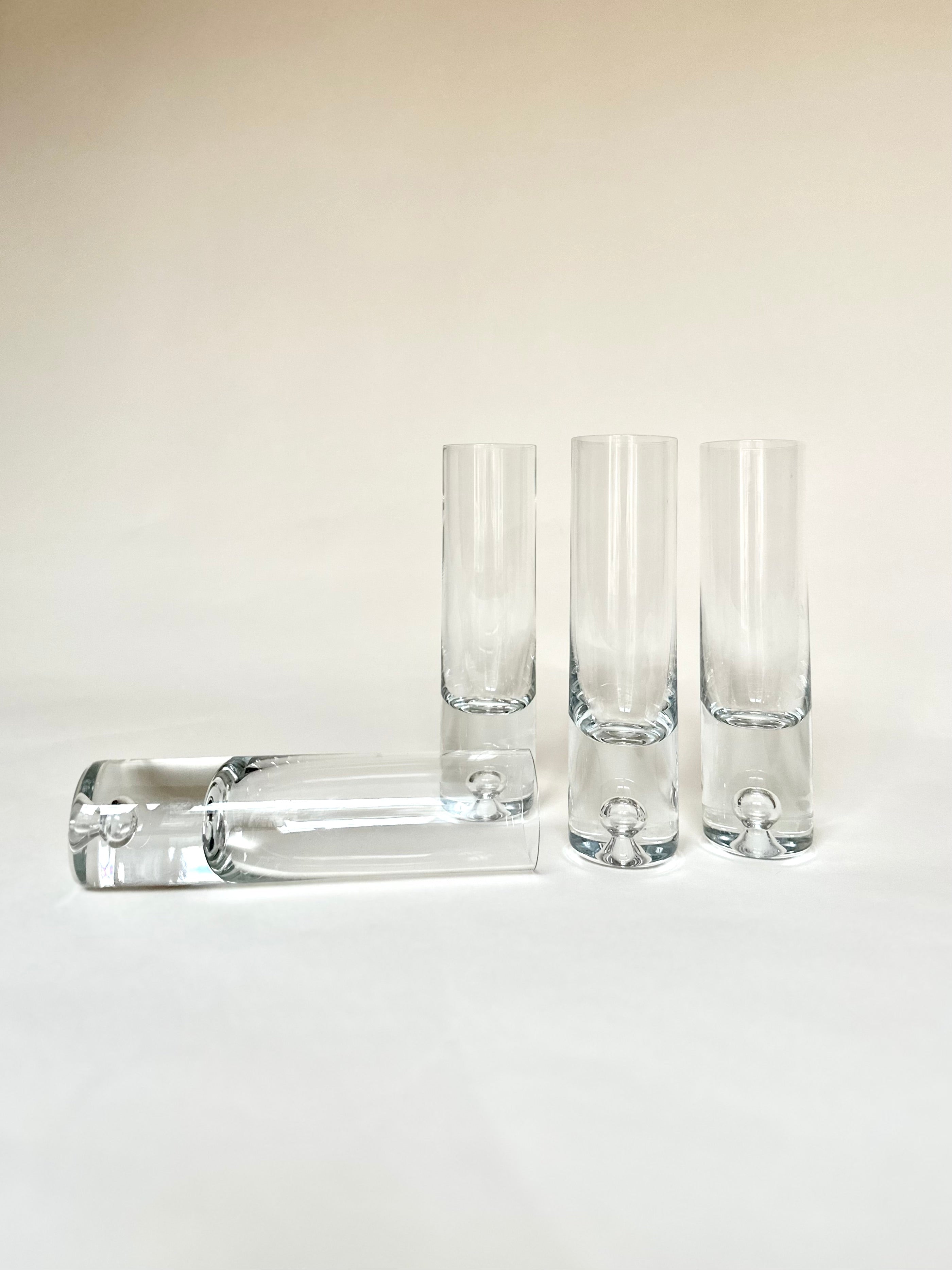 4 verres à liqueur