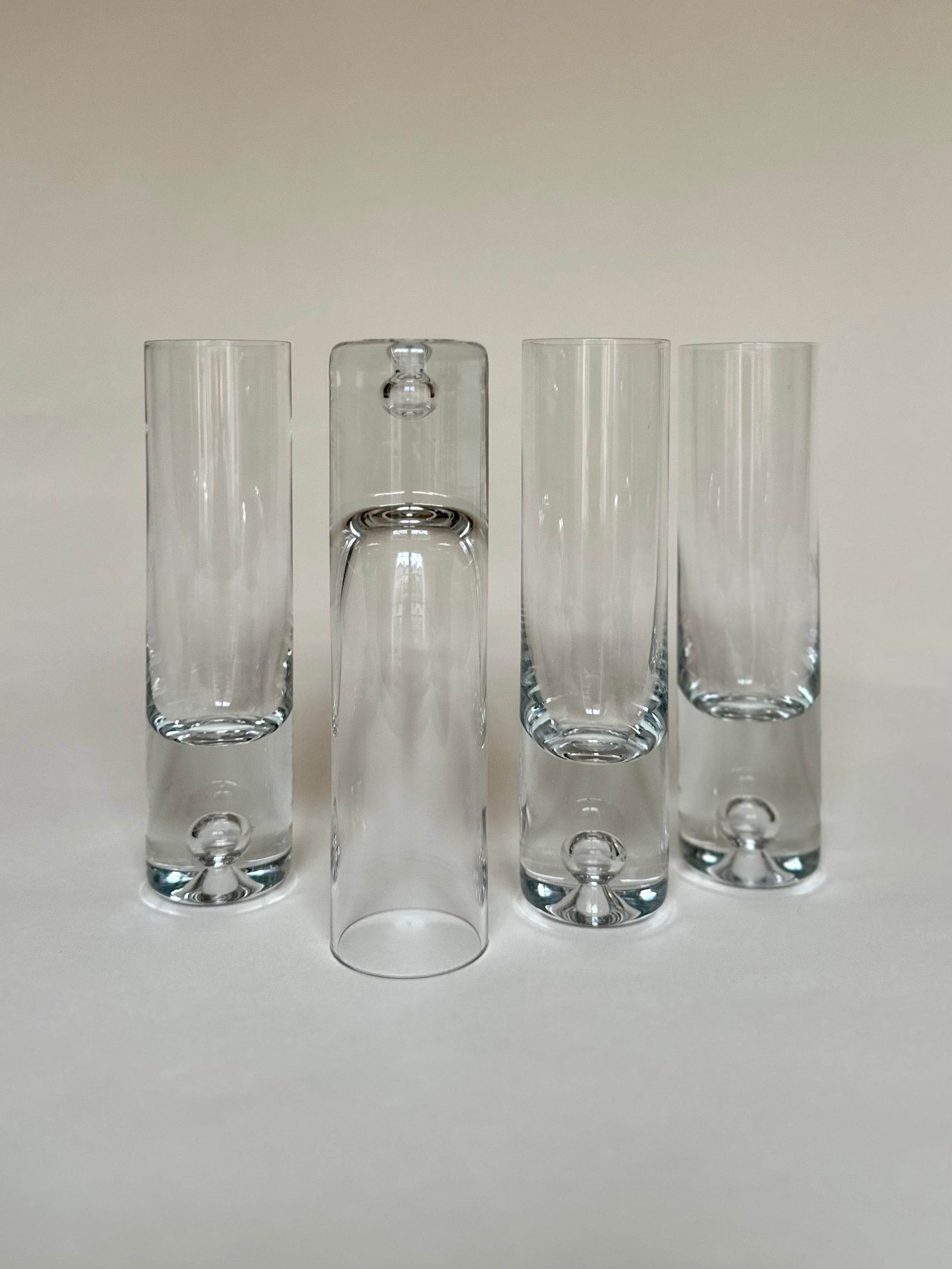 4 verres à liqueur