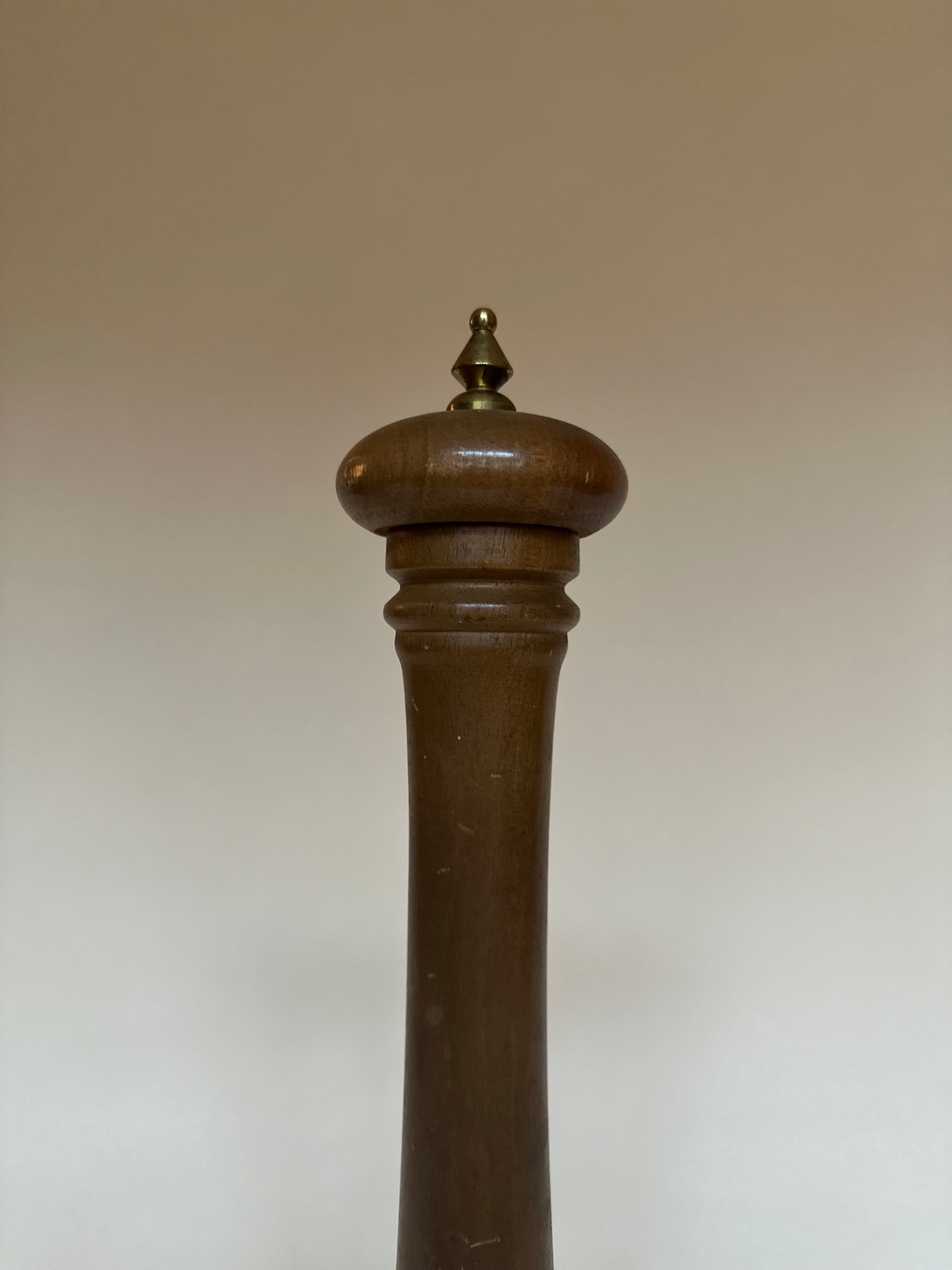 Très grand poivrier en bois