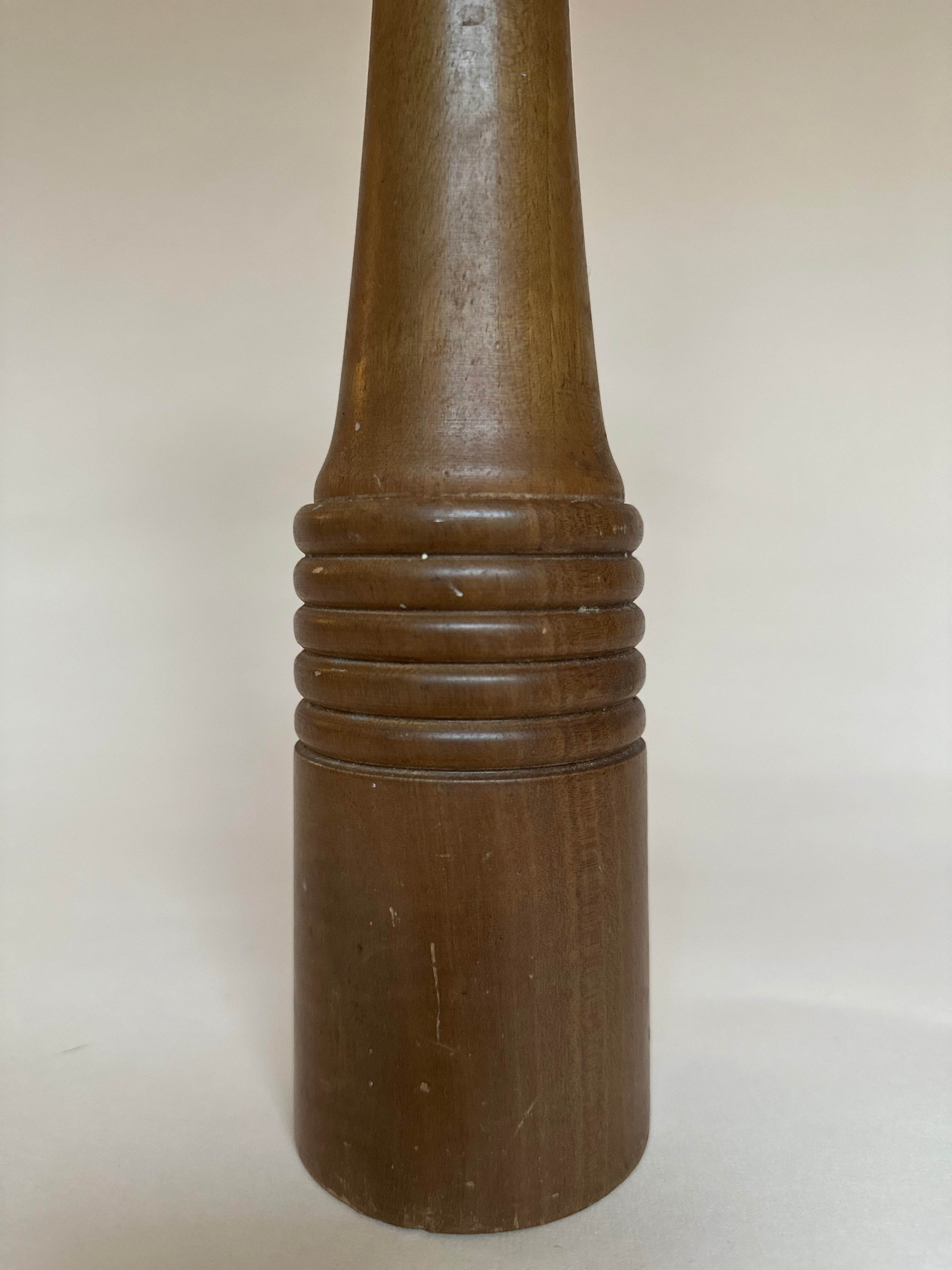 Très grand poivrier en bois