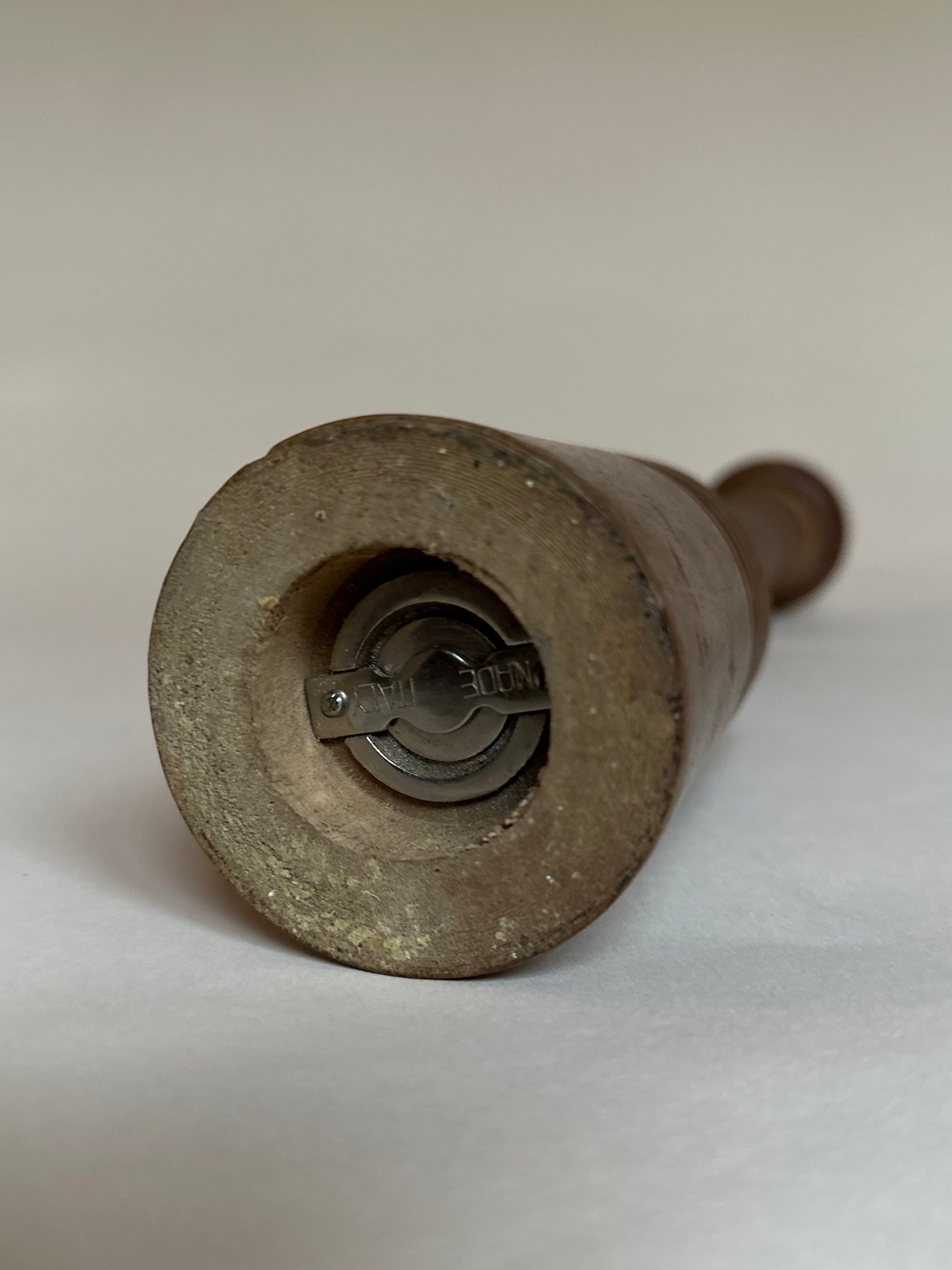 Très grand poivrier en bois