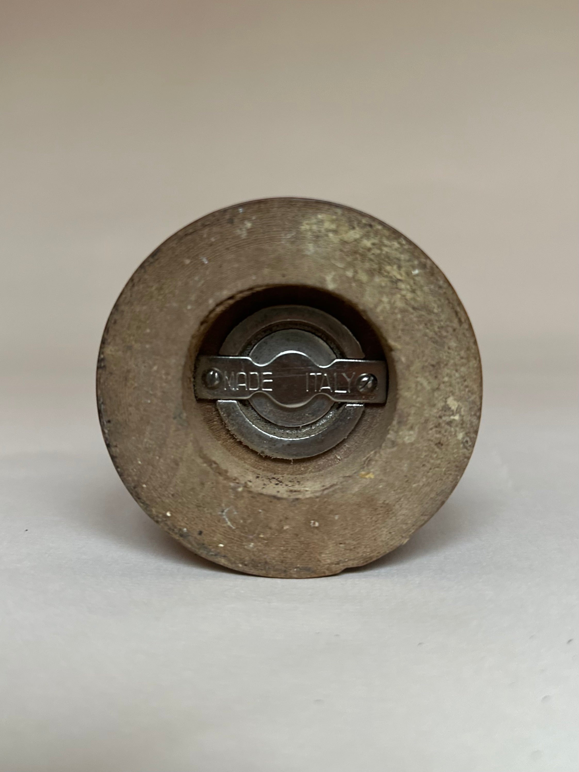 Très grand poivrier en bois