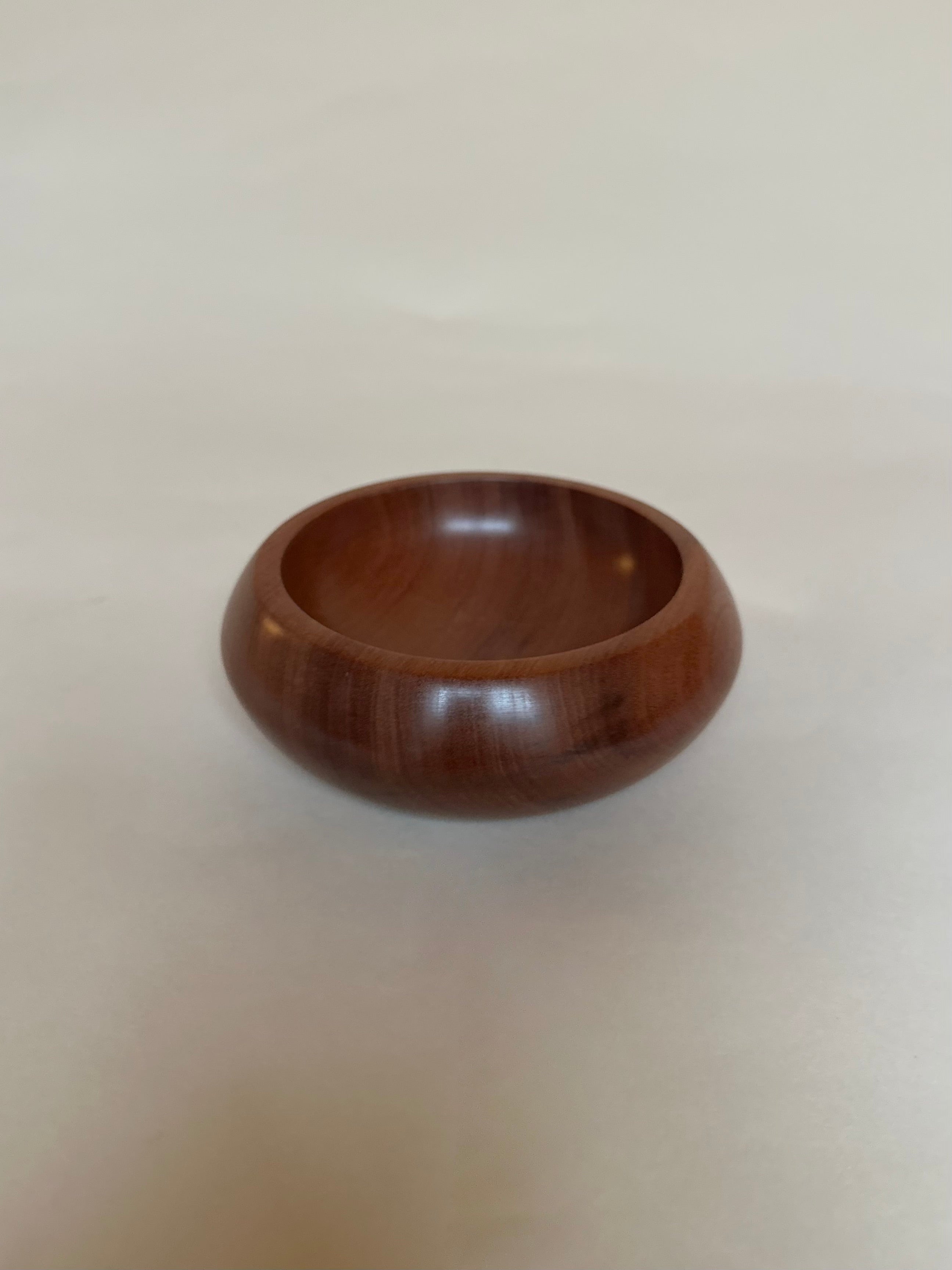 Vides-poche en bois verni