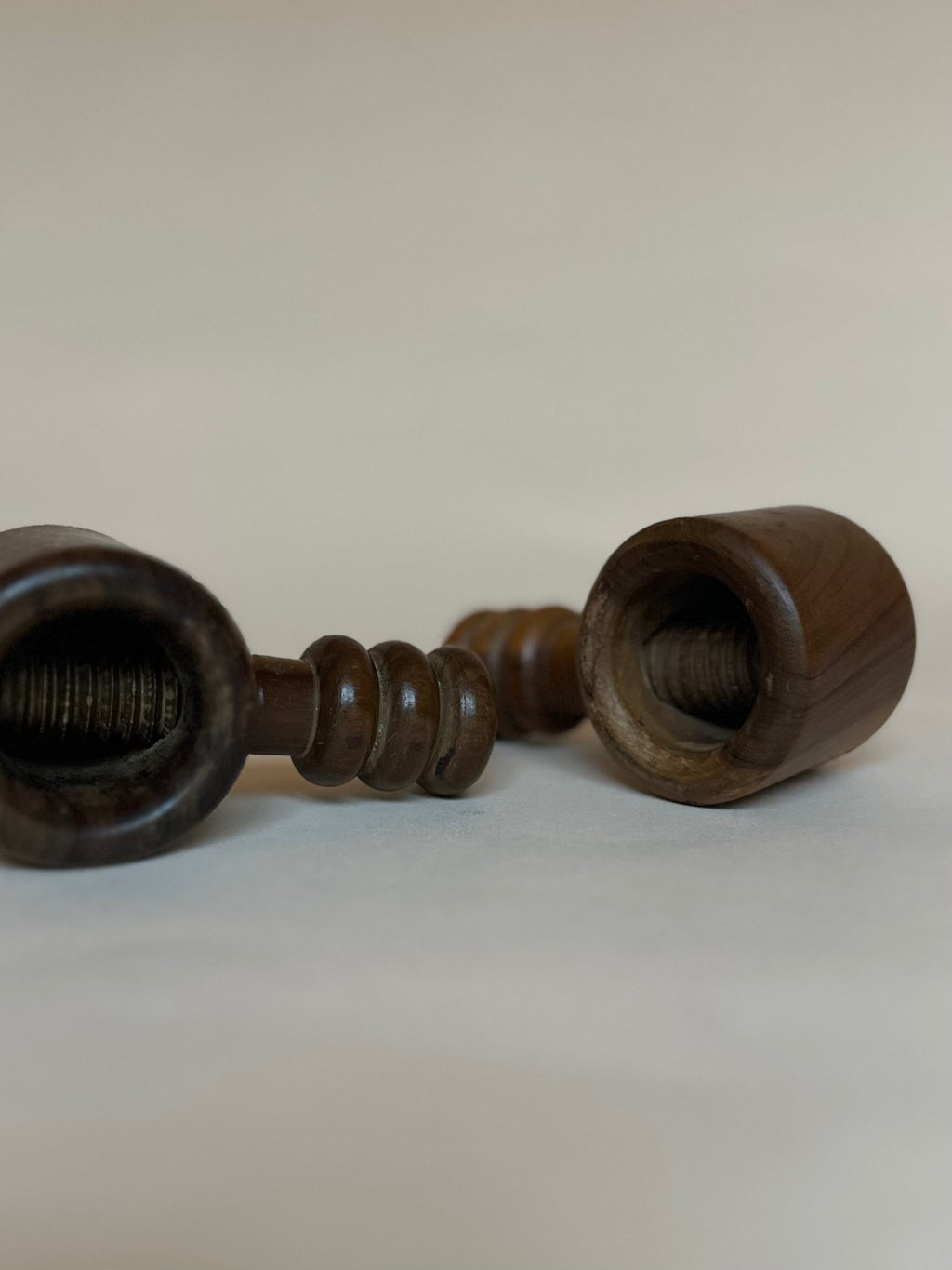 Paire de casses-noix en bois