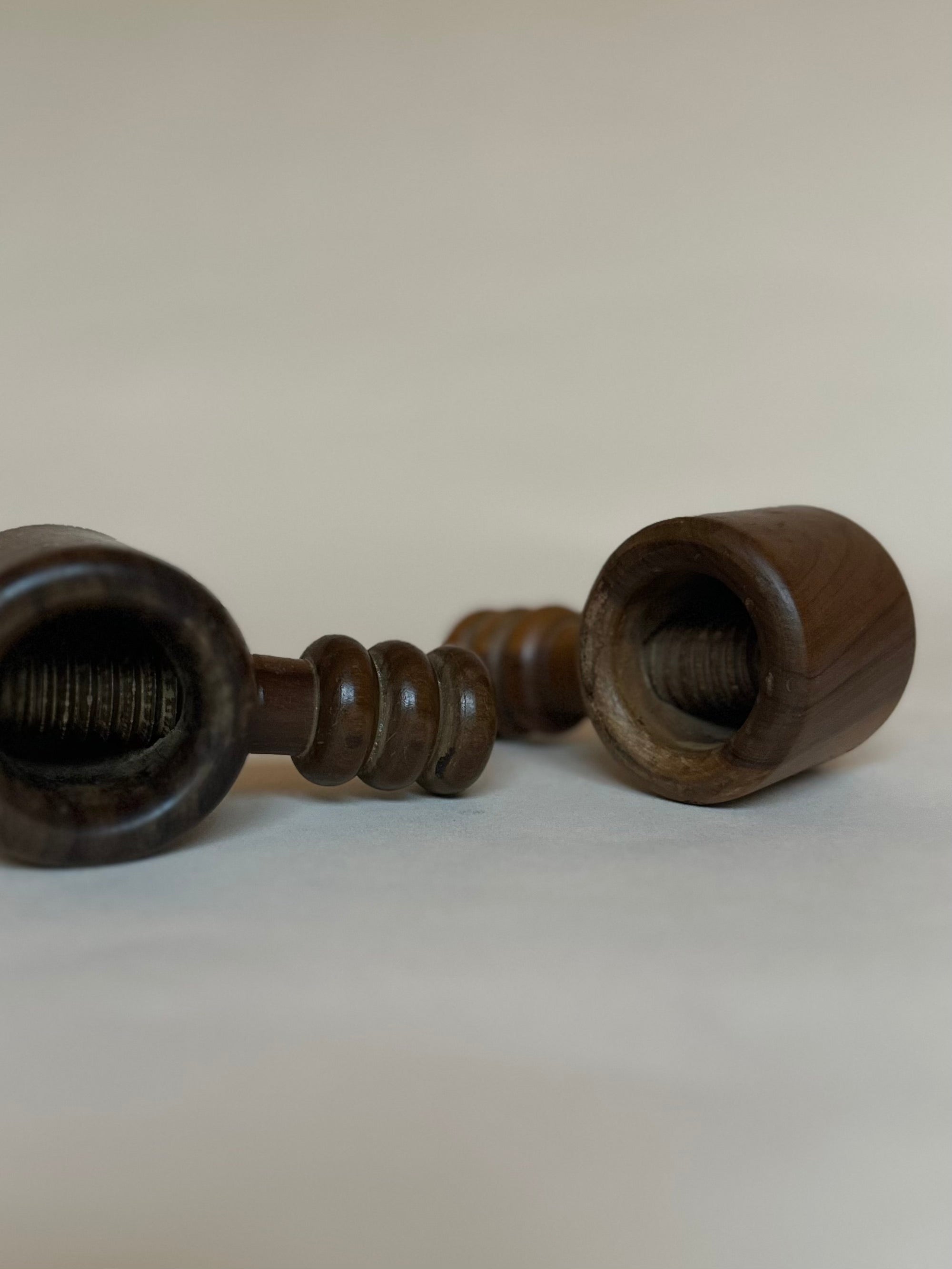 Paire de casses-noix en bois