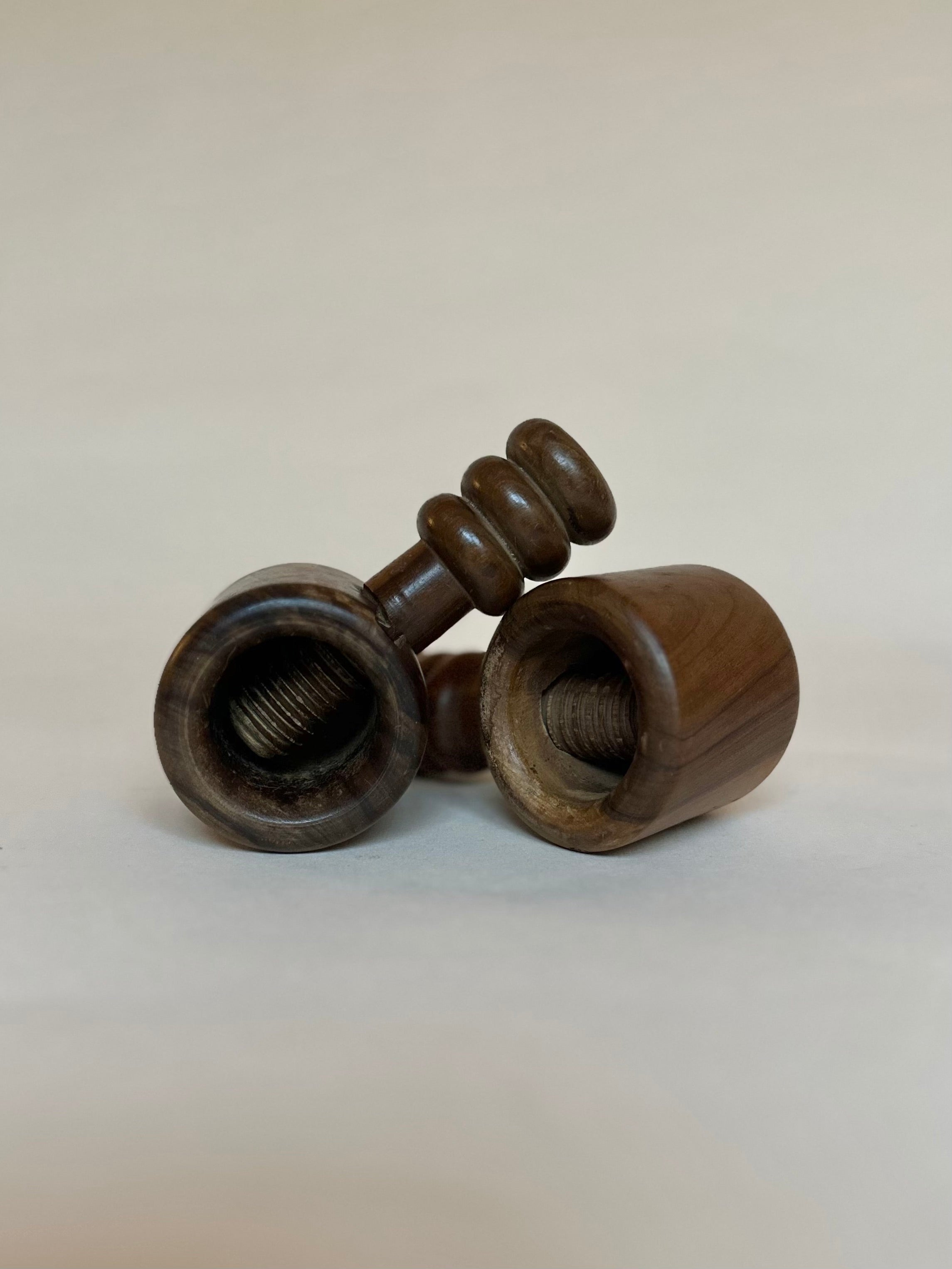 Paire de casses-noix en bois