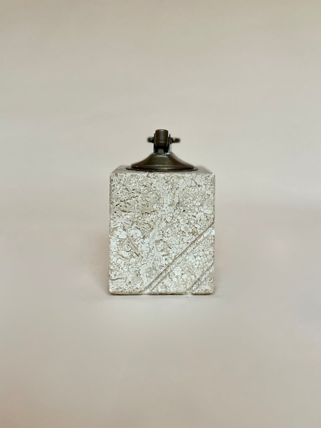 Briquet en travertin Cerri Nestore