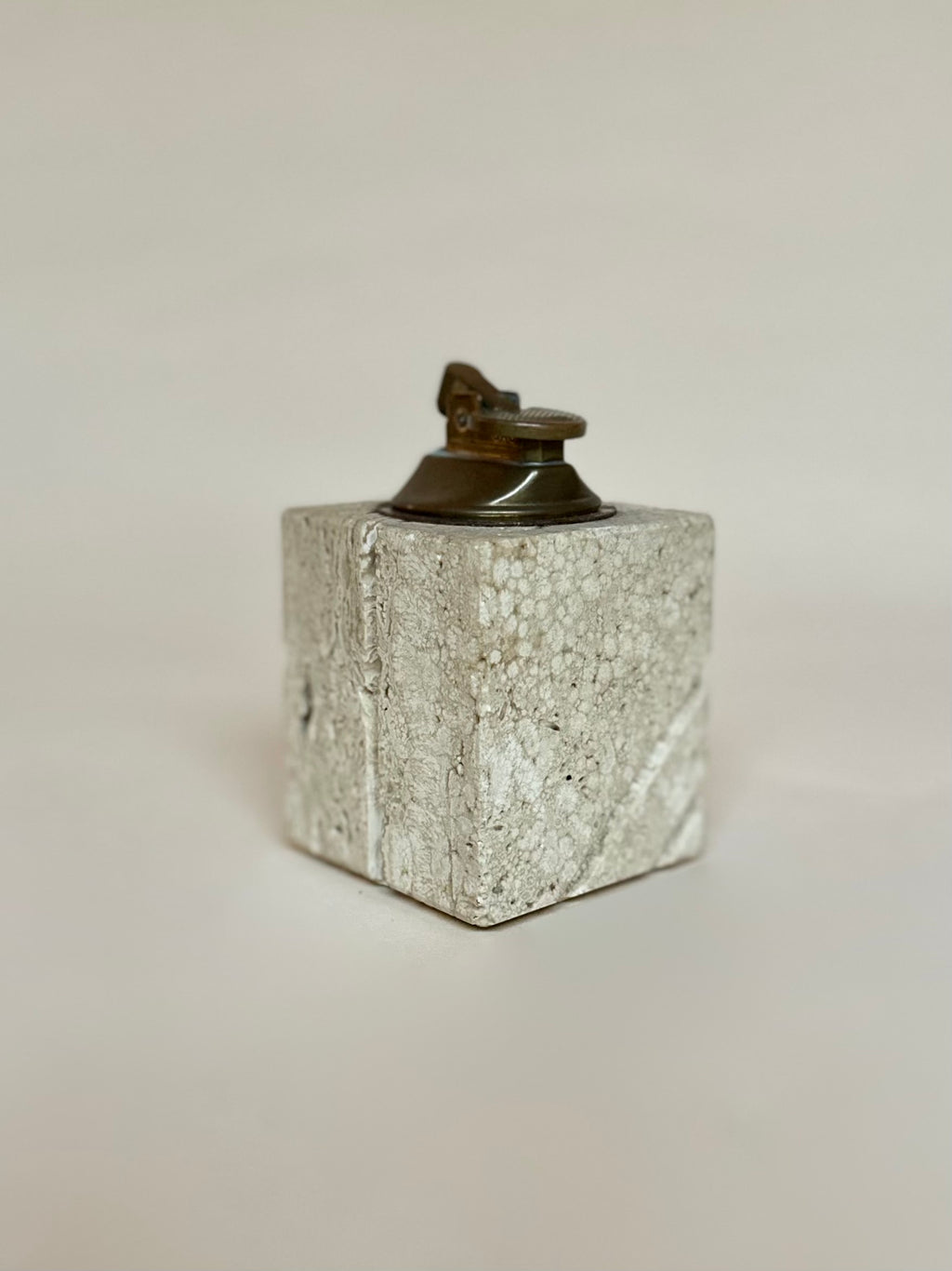 Briquet en travertin Cerri Nestore