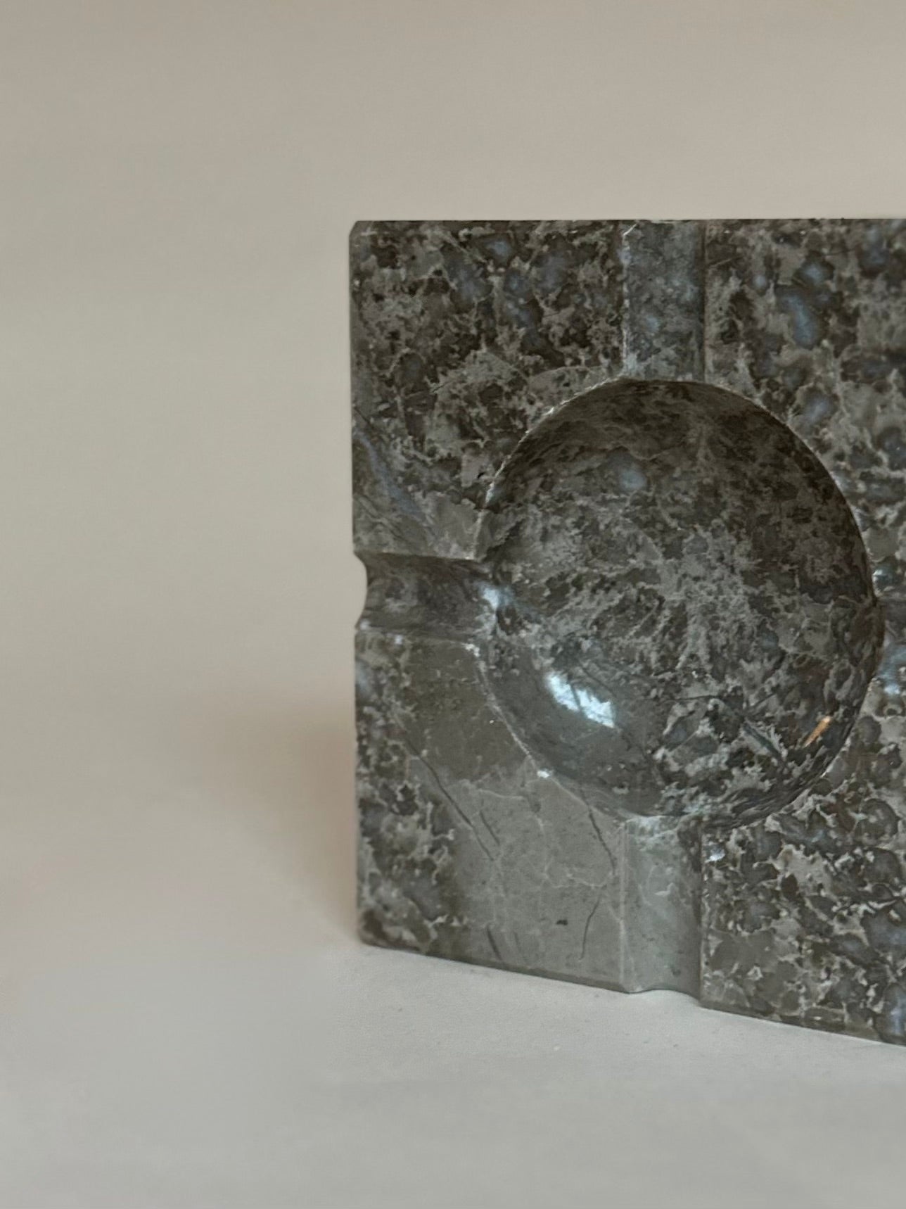 Vide-poche cendrier en pierre