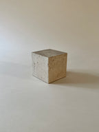 Presse-papier cube en travertin