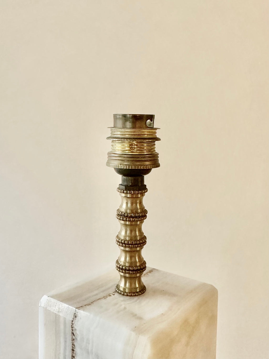 Lampe en onyx et laiton avec abat-jour carré