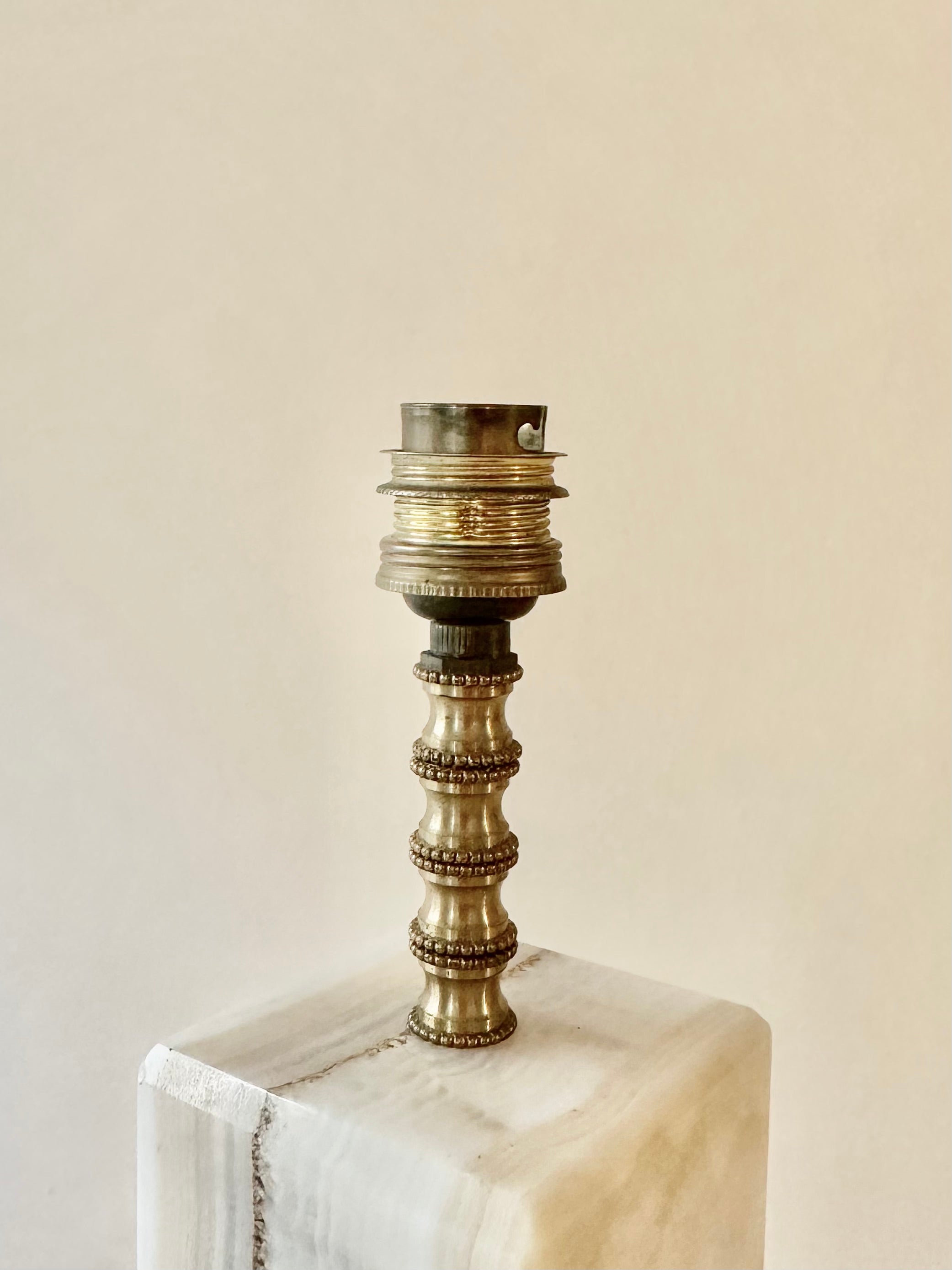 Lampe en onyx et laiton avec abat-jour carré