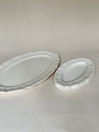 Plat et raviers chantournés en faïence de Sarreguemines