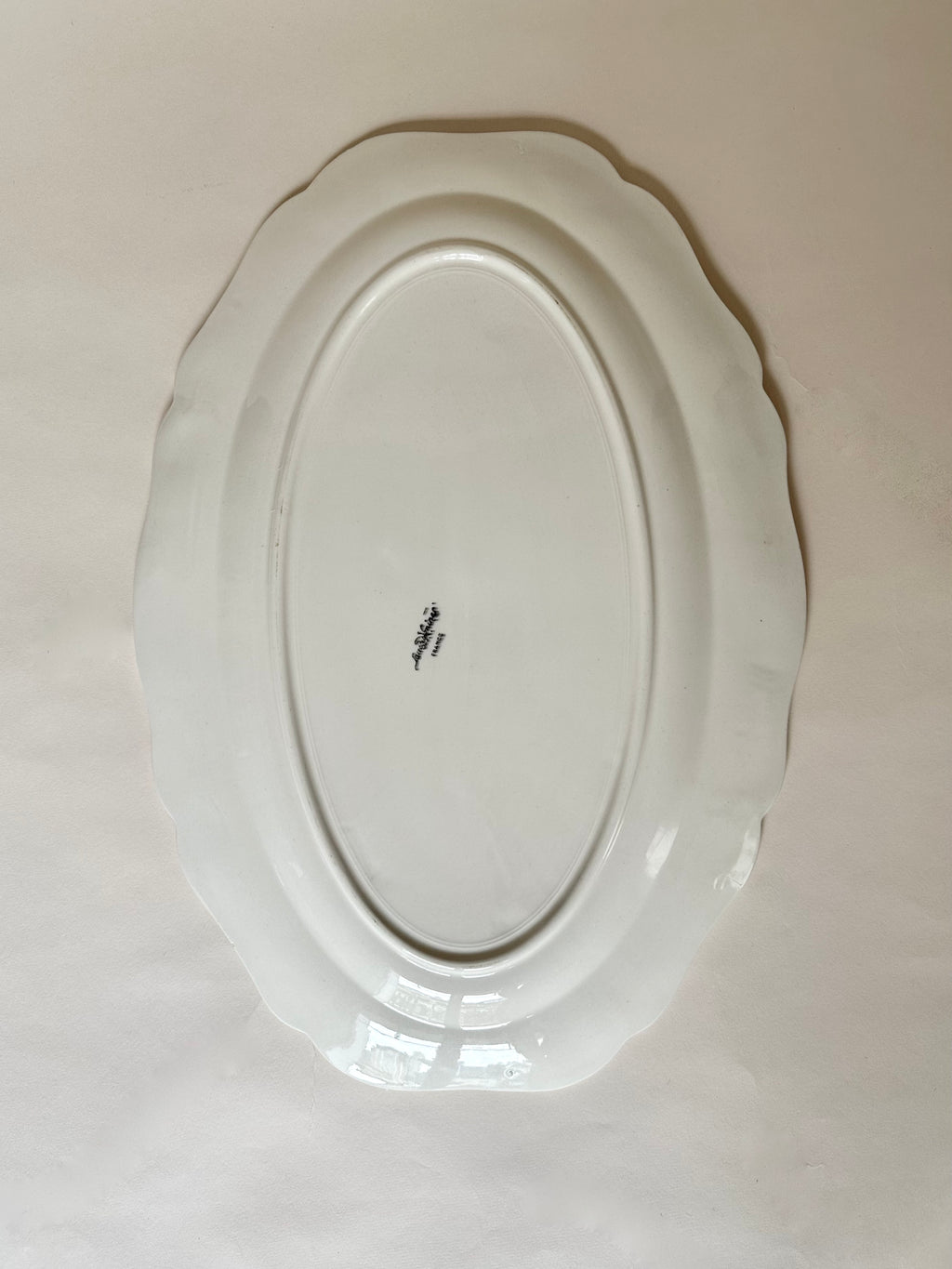 Plat et raviers chantournés en faïence de Sarreguemines