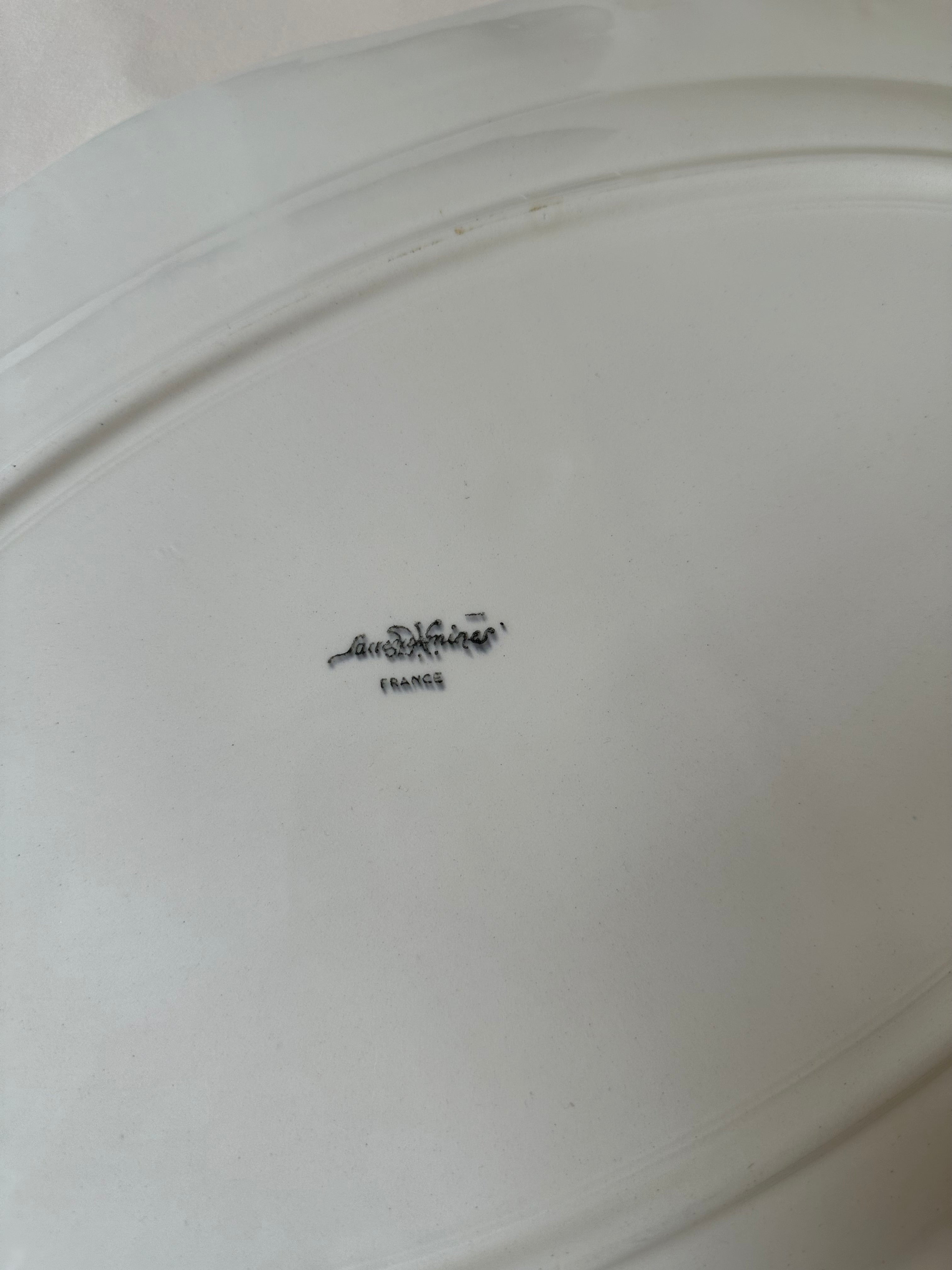 Plat et raviers chantournés en faïence de Sarreguemines