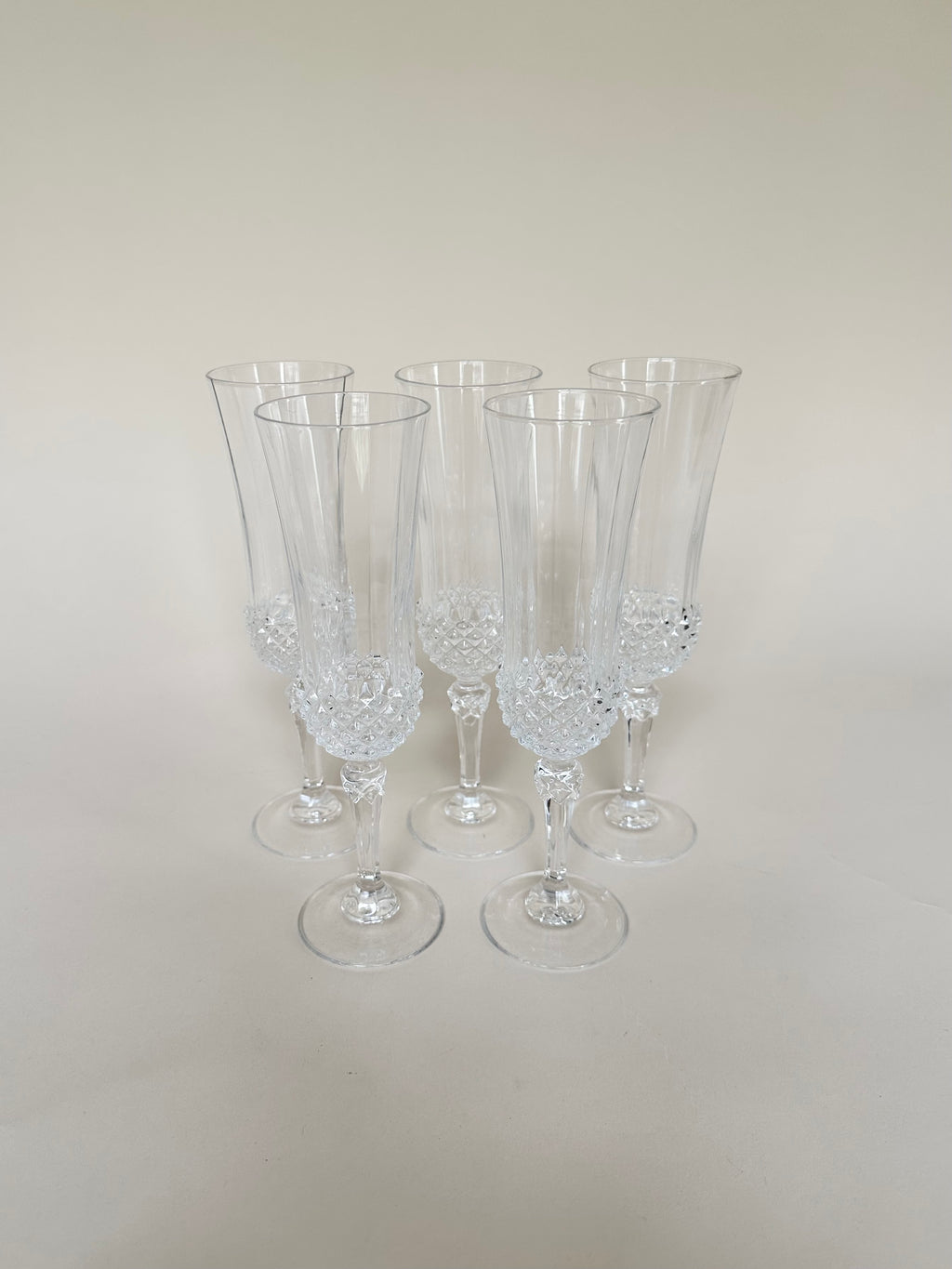 Set de cinq flûtes en verre