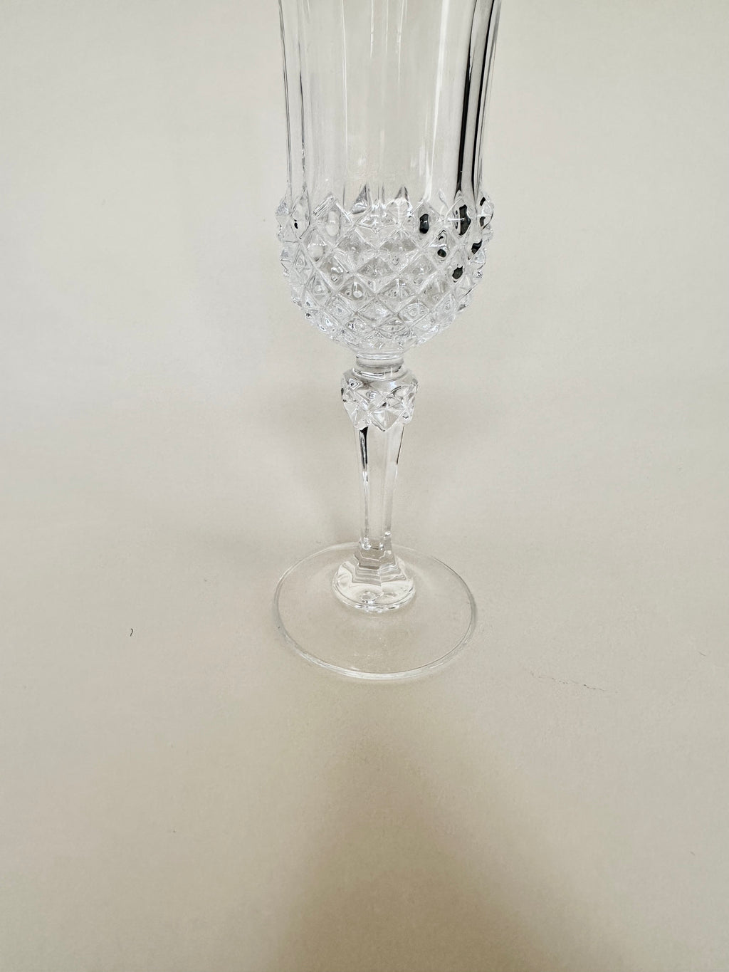 Set de cinq flûtes en verre
