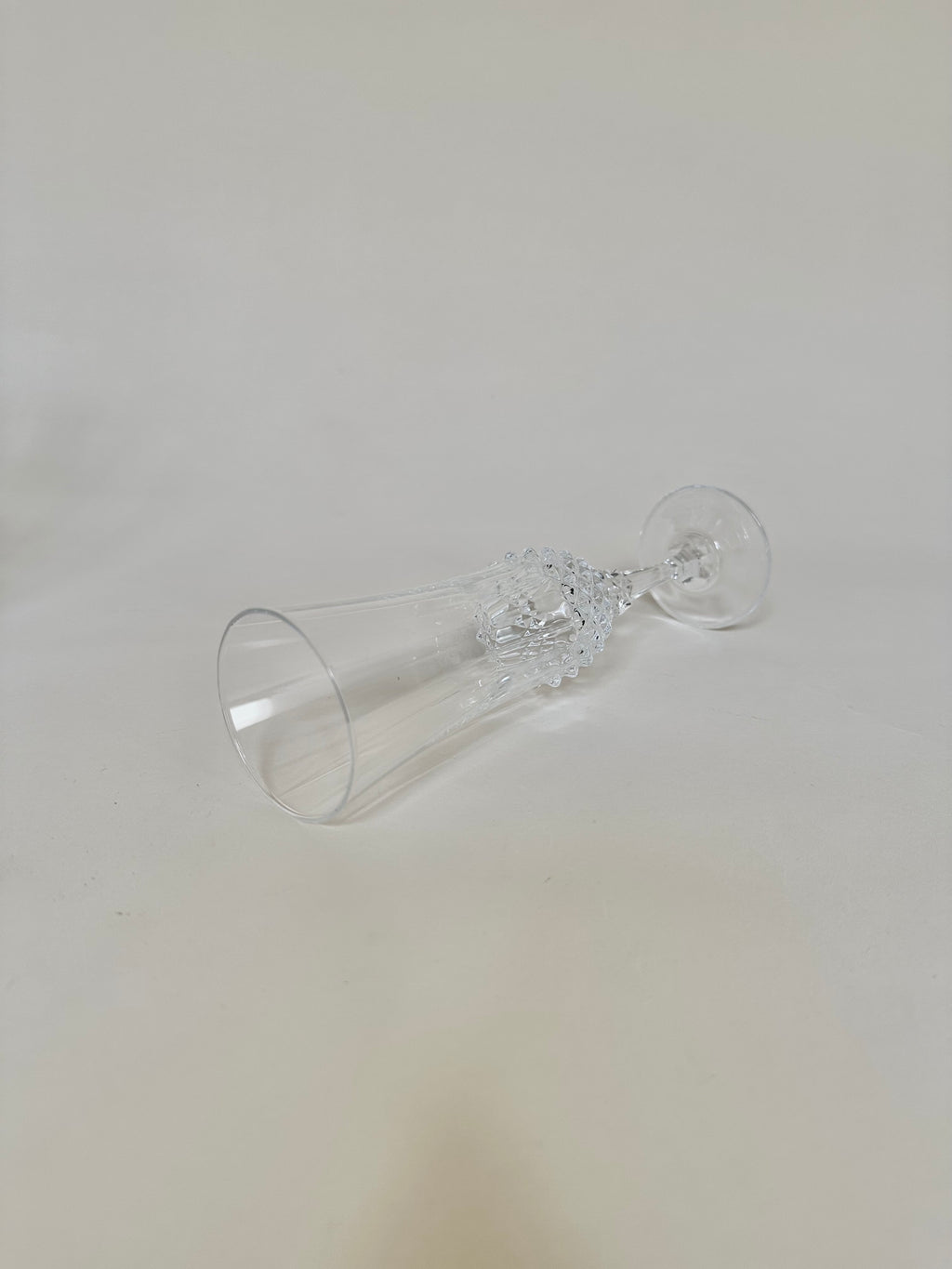 Set de cinq flûtes en verre