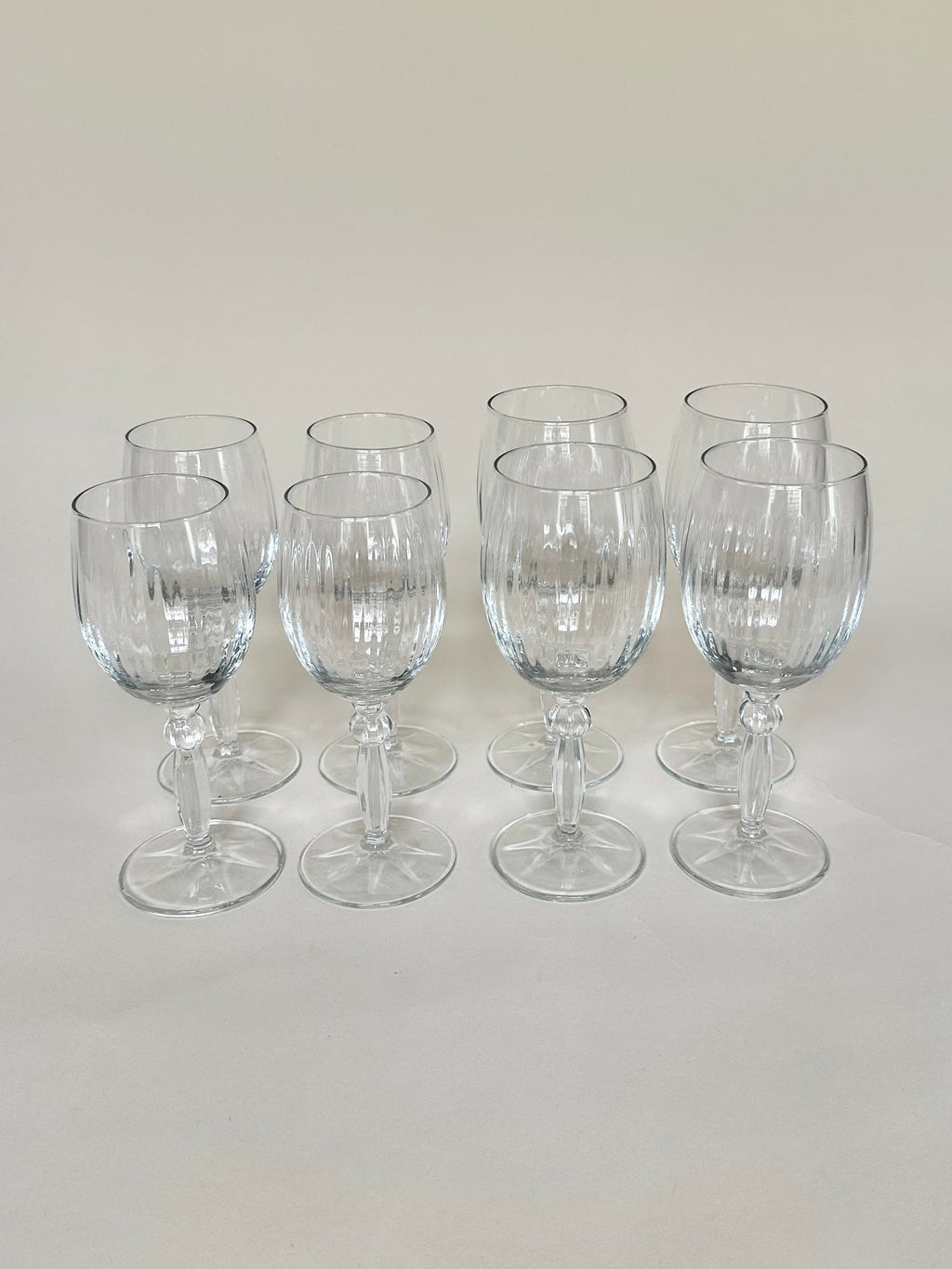 Set de quatre verres à eau et quatre verres à vin