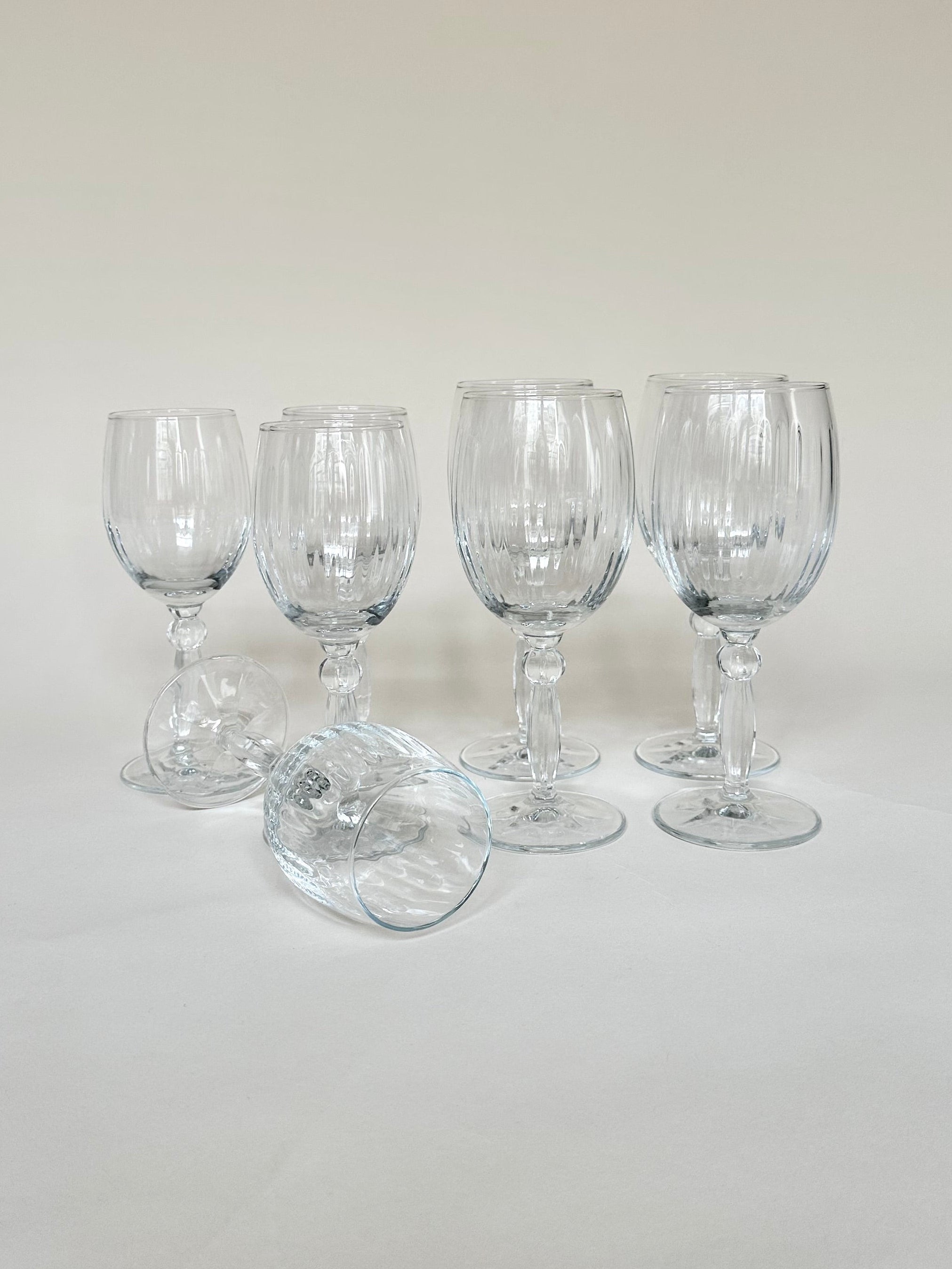 Set de quatre verres à eau et quatre verres à vin