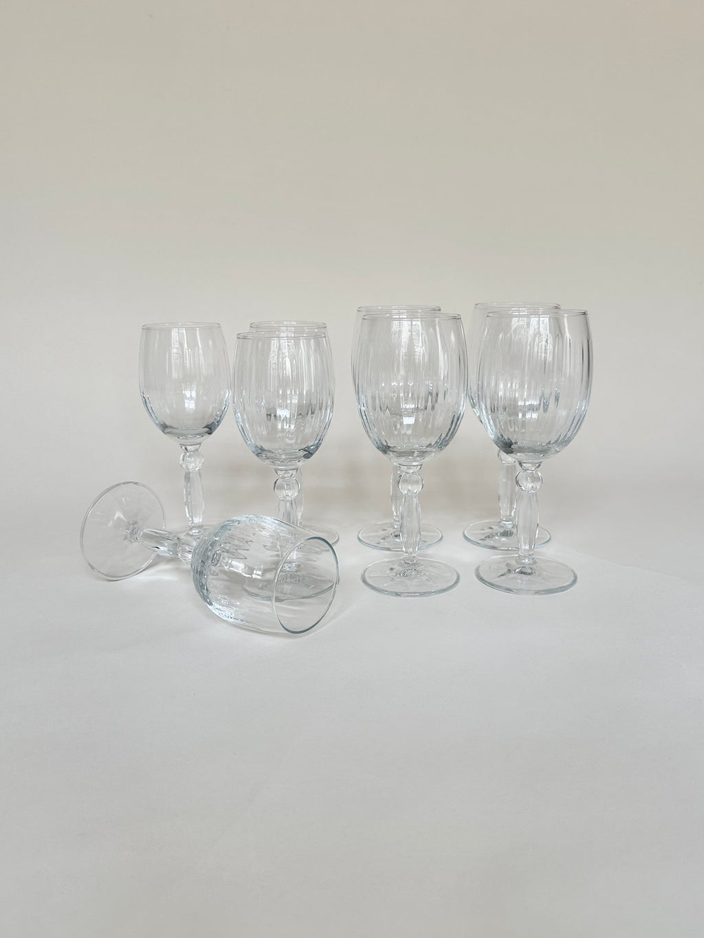 Set de quatre verres à eau et quatre verres à vin