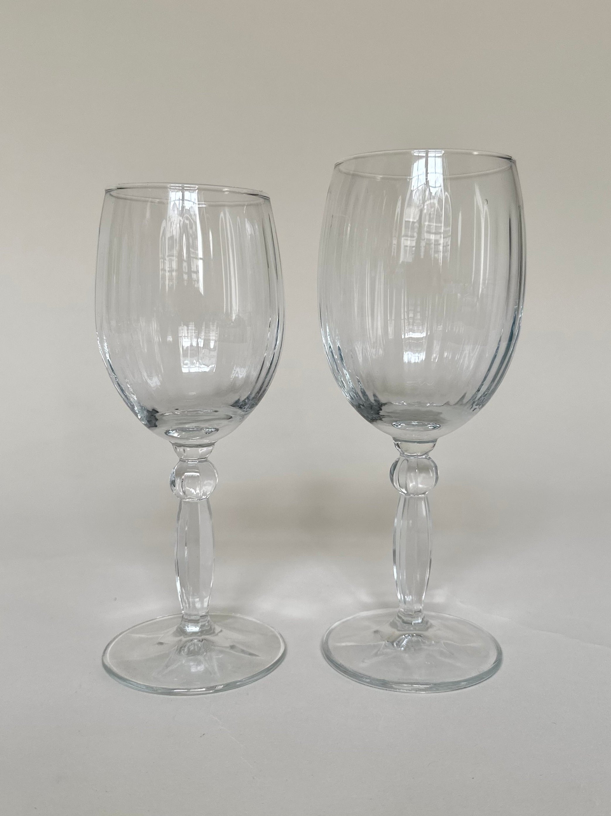 Set de quatre verres à eau et quatre verres à vin