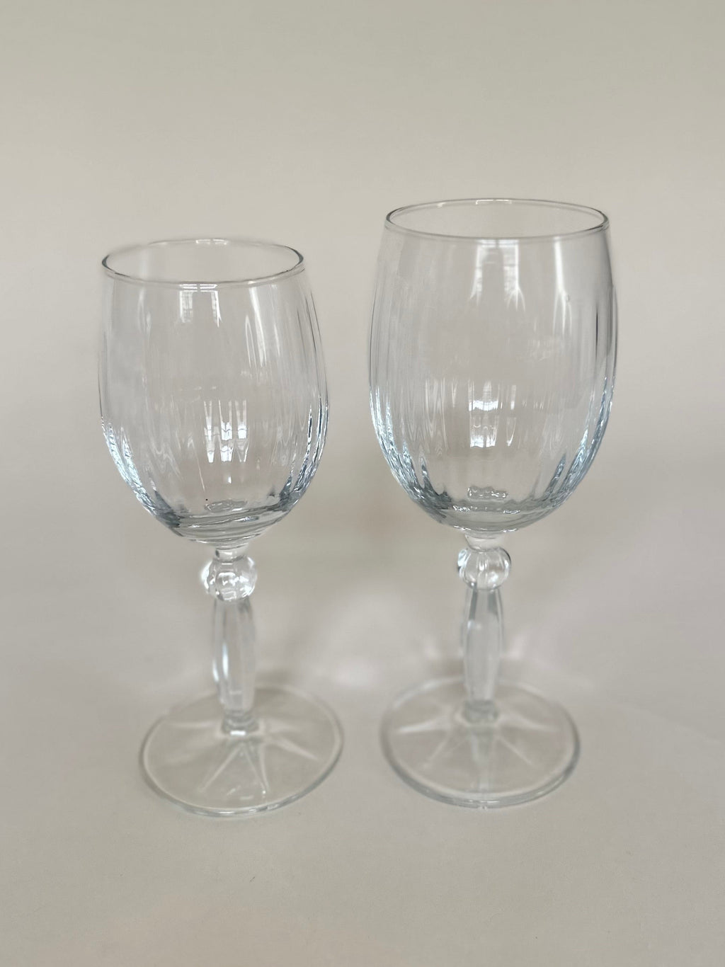 Set de quatre verres à eau et quatre verres à vin