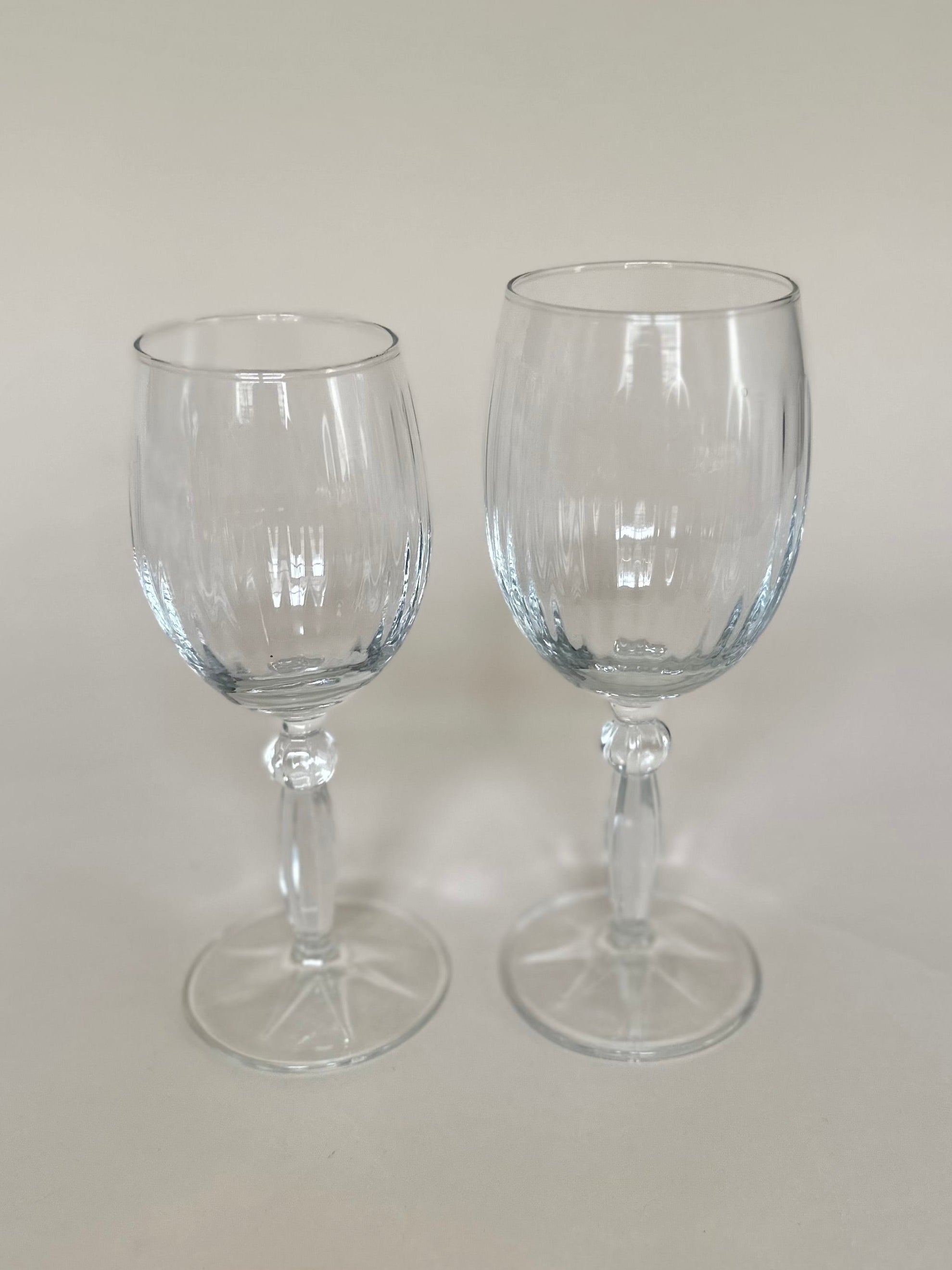 Set de quatre verres à eau et quatre verres à vin