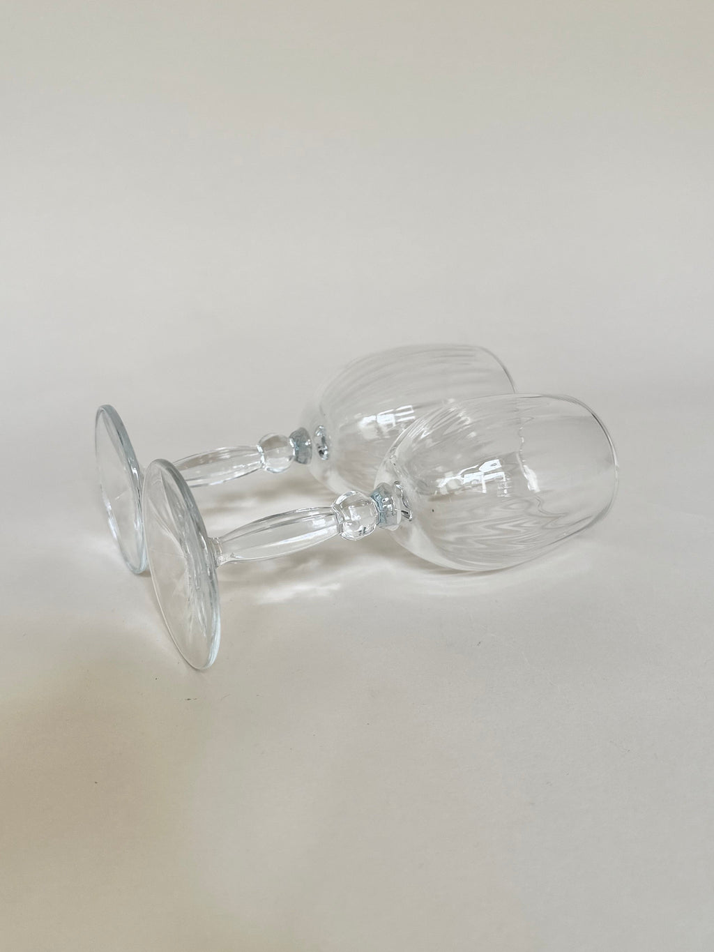 Set de quatre verres à eau et quatre verres à vin