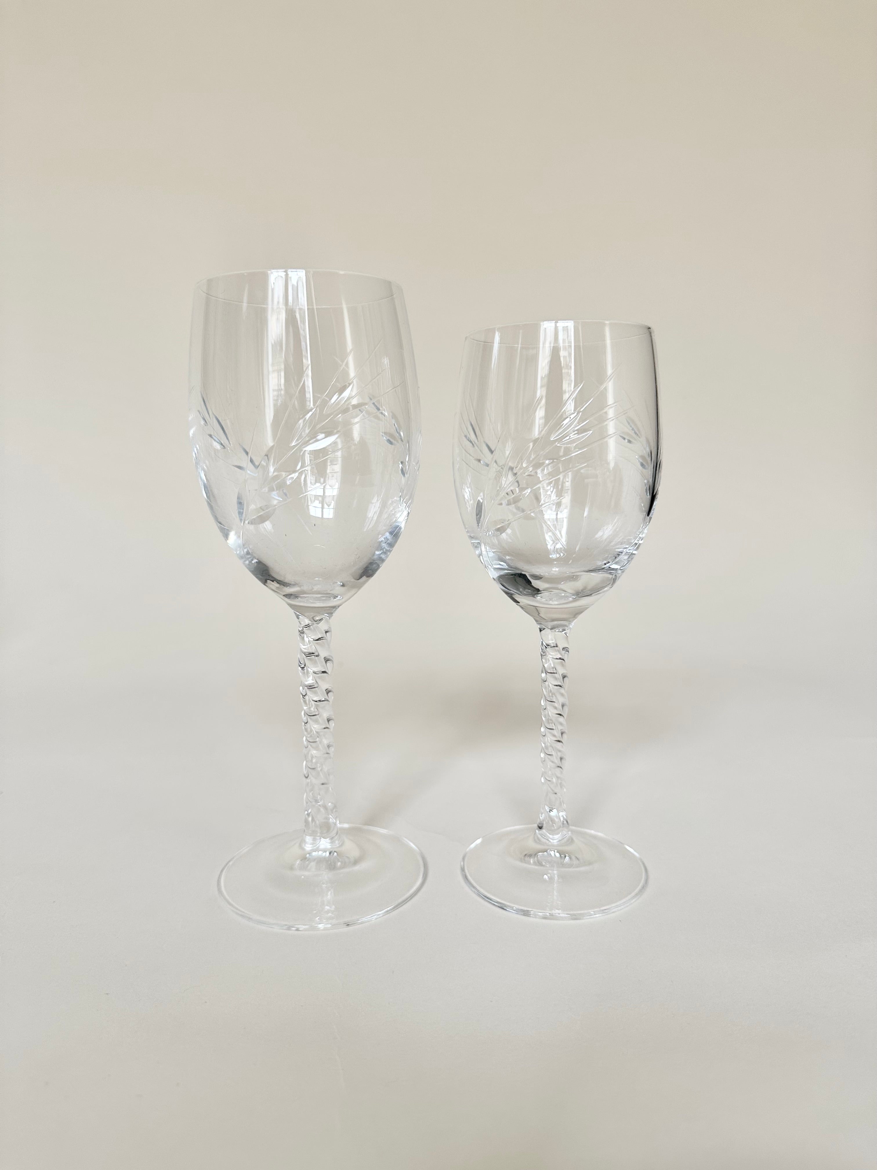 Série de six verres à vin et six verres à eau
