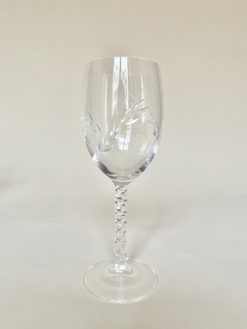 Série de six verres à vin et six verres à eau
