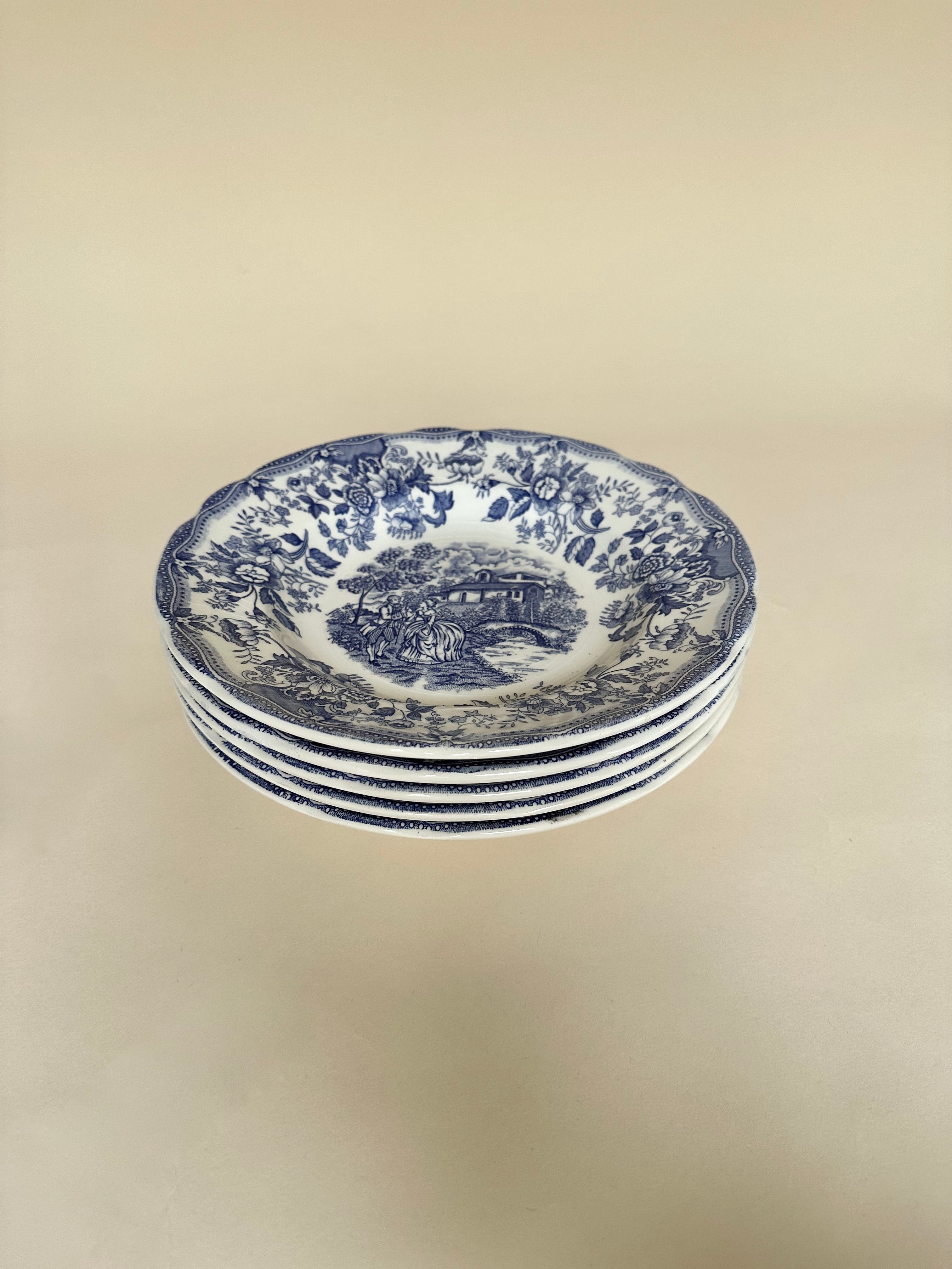Set de cinq assiettes creuses anglaises, en céramique ironstone, scène romantique