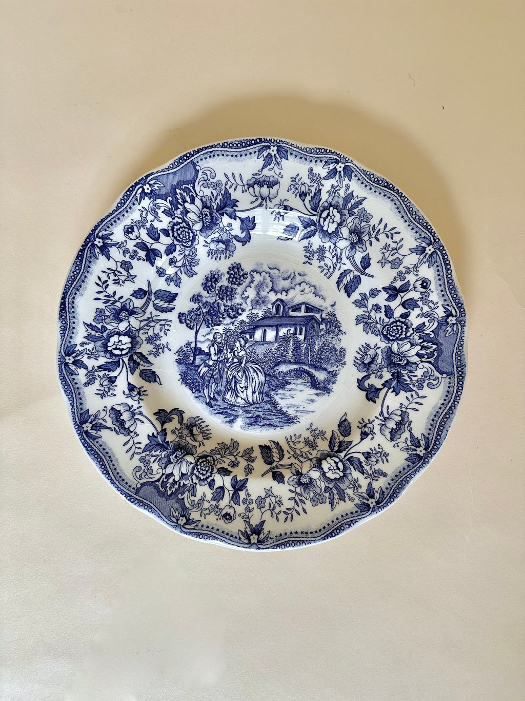 Set de cinq assiettes creuses anglaises, en céramique ironstone, scène romantique