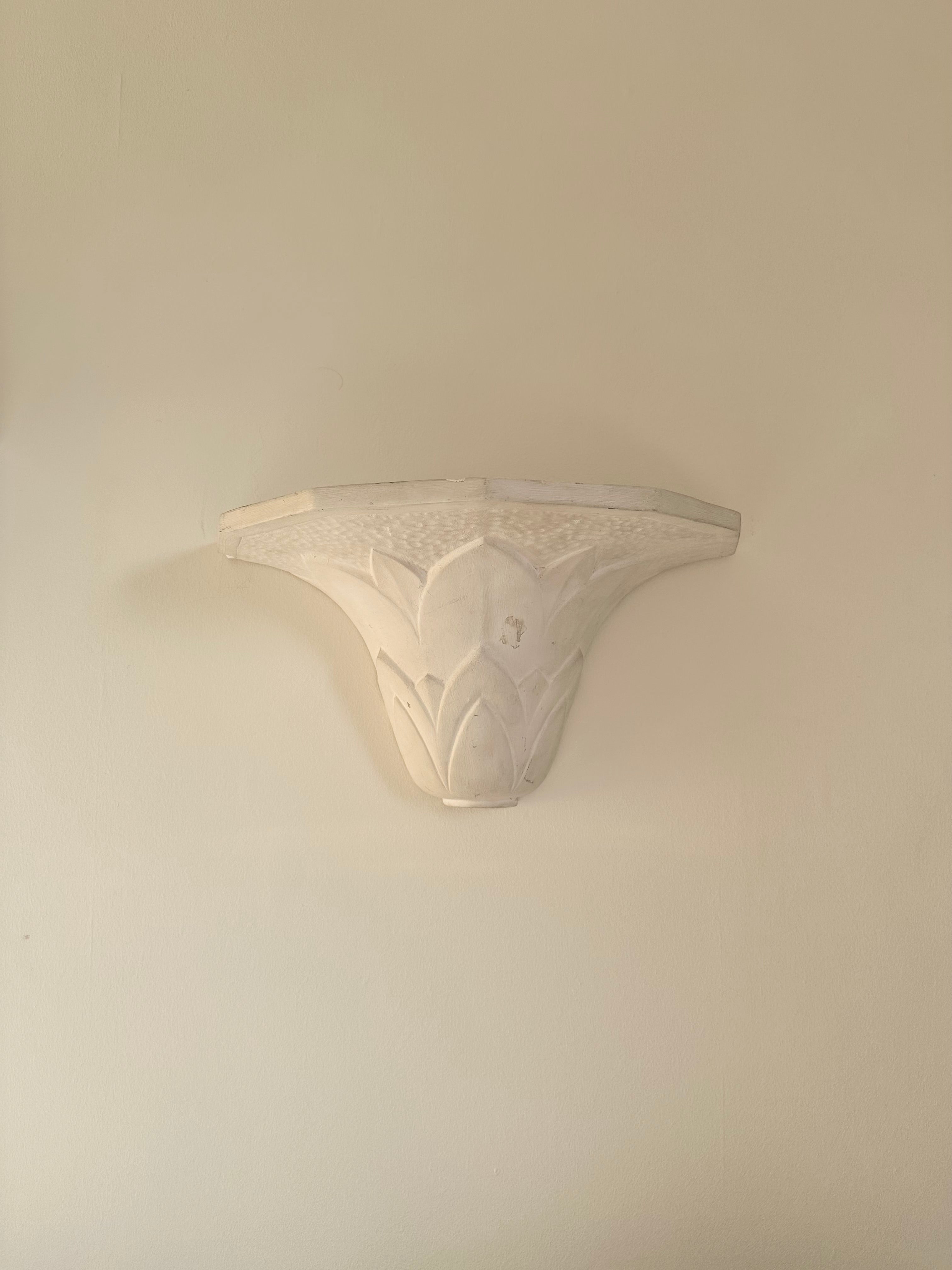 Paire d'appliques en plâtre, décor palmettes, XXe