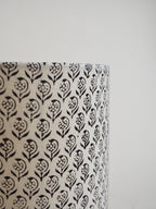 Lampe en bois avec abat-jour en block print